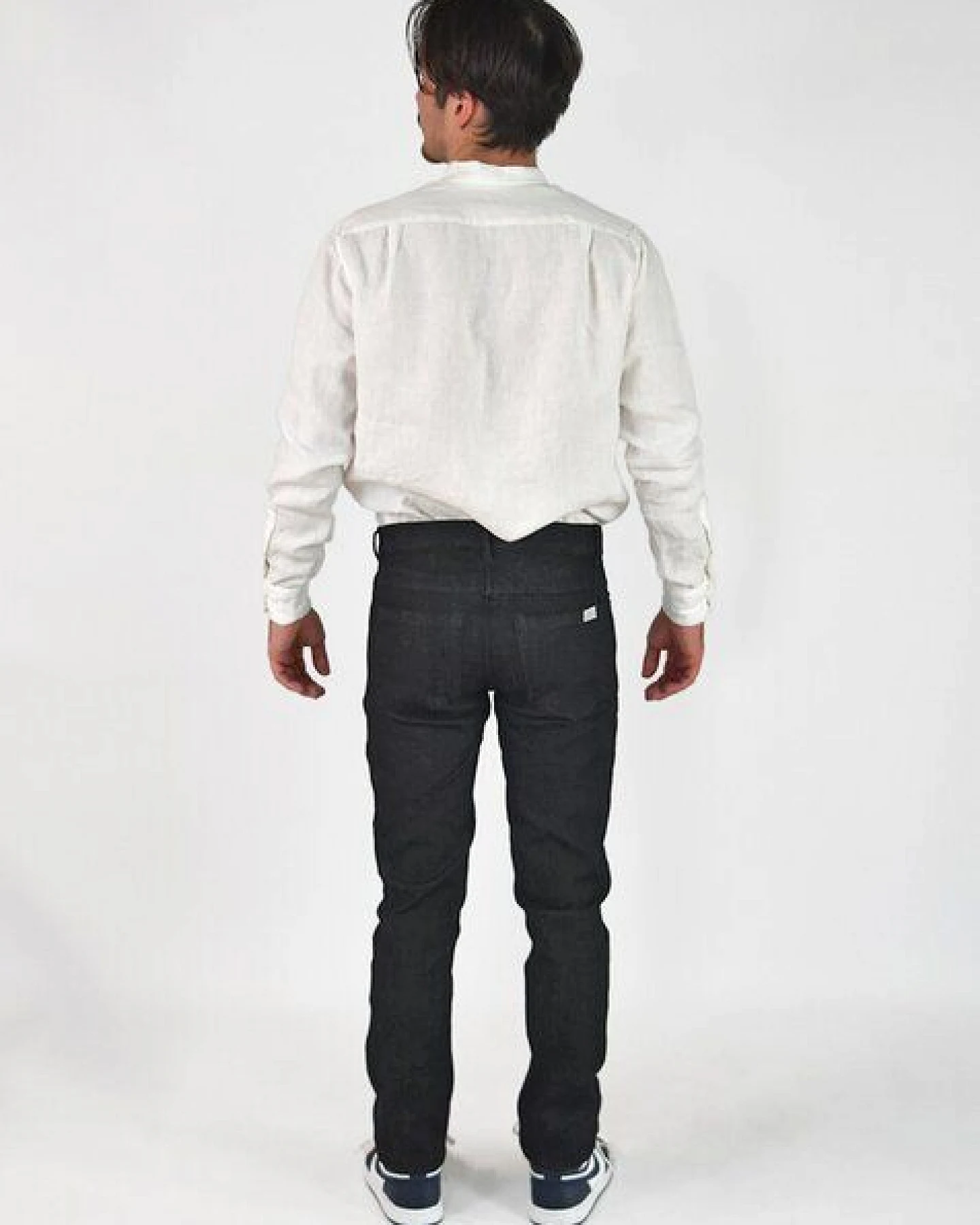 Aatise Straight fid mid-raise Jeans schwarz aus Bio-upgecycelter Baumwolle – Ansicht 3