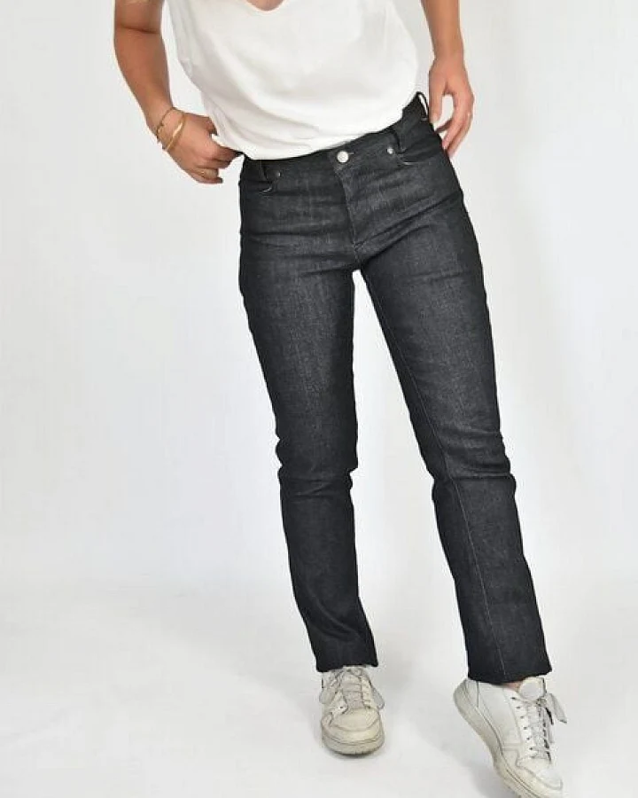 Zilo Aatise gerade Damenhose aus schwarzer Upcycling-Baumwolle