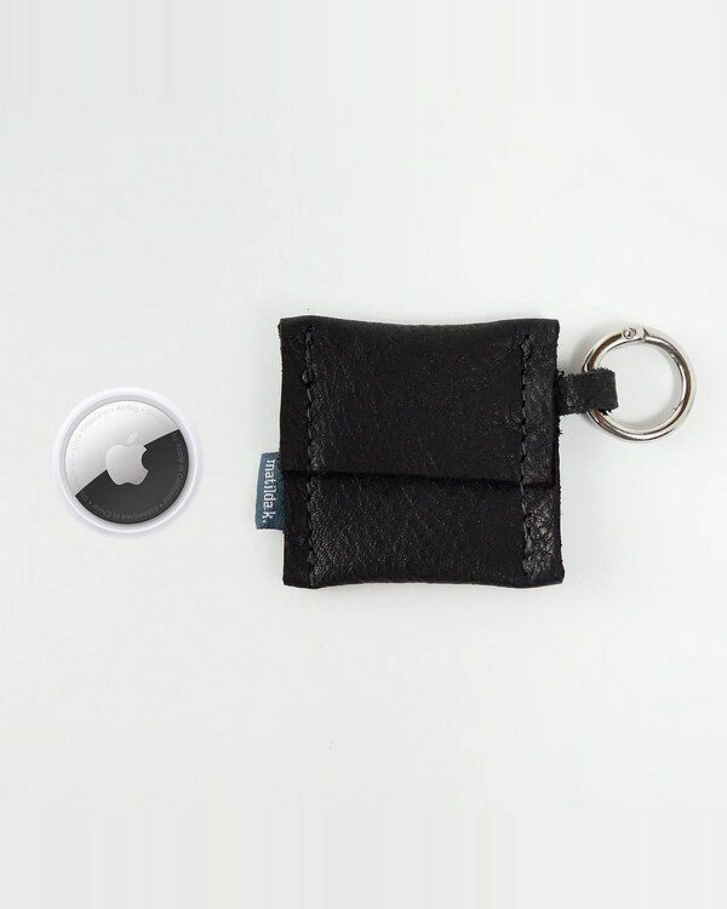 matilda k. manufaktur Minimalistischer Airtag Schlüsselanhänger aus Leder – Ansicht 2