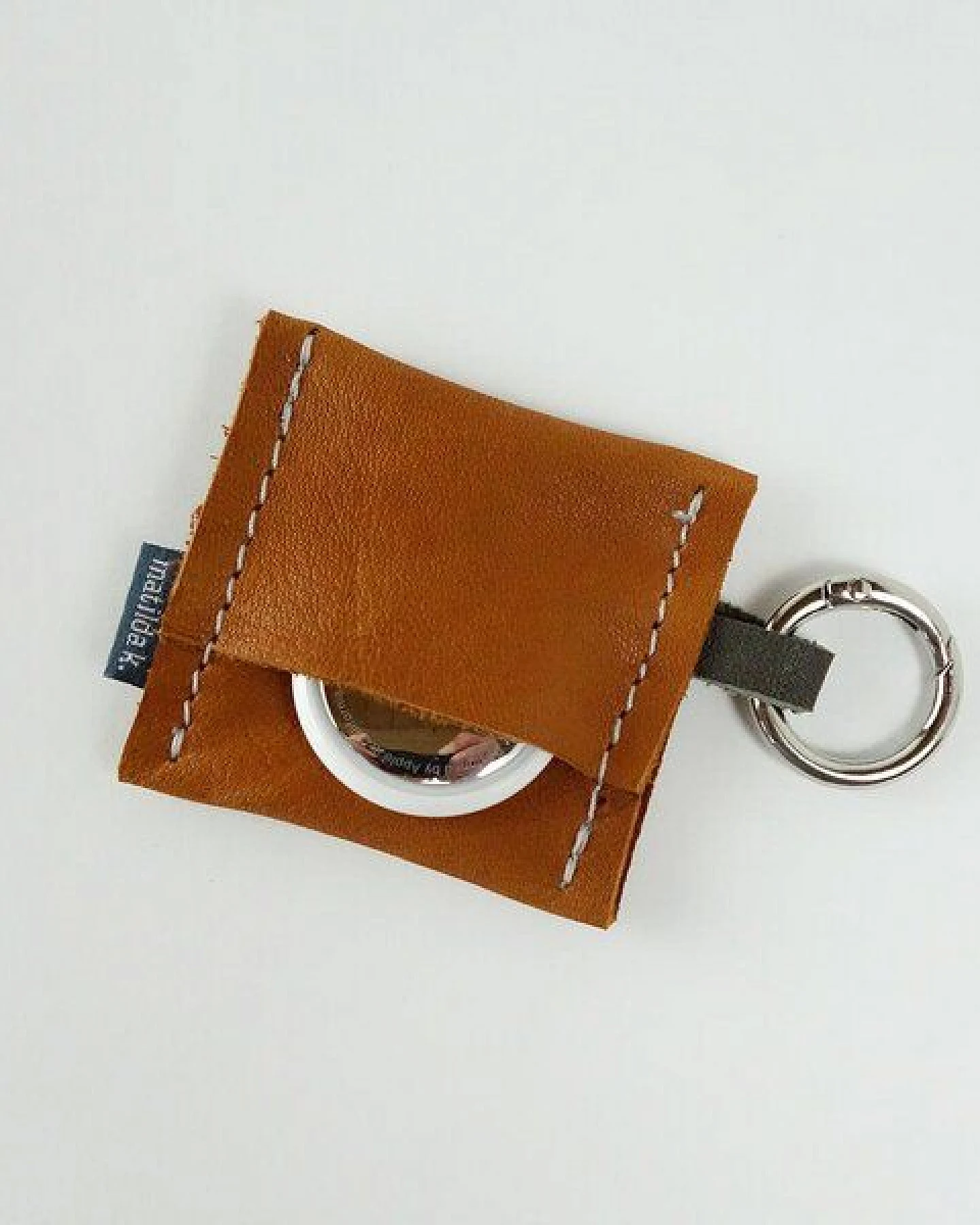 matilda k. manufaktur Minimalistischer Airtag Schlüsselanhänger aus Leder – Ansicht 4