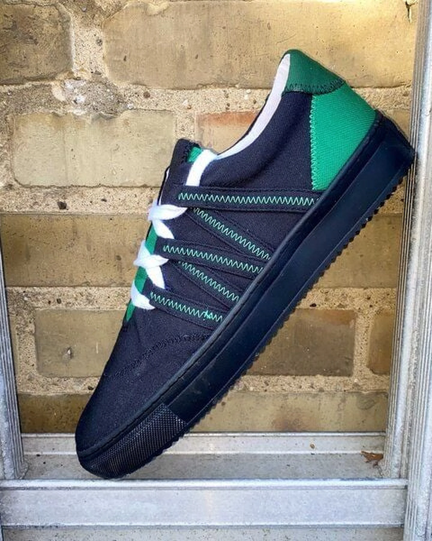 VAER LIMITIERT Nachhaltiger Sneaker: Recycled / Upcycled / Zirkulär / Vegan - Green Black Phoenix – Ansicht 4