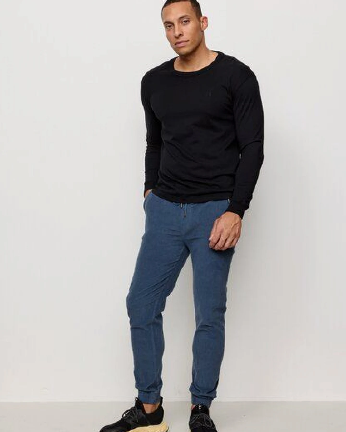 Herren Cord Jogg Chino aus Bio-Baumwolle - CYPERUS - recolution – Ansicht 2