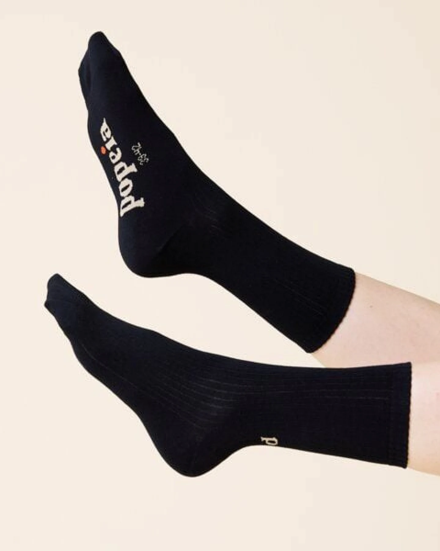 Gemischtes Set: Weiße & Schwarze Socken "popeia" aus Bio-Baumwolle – Ansicht 3