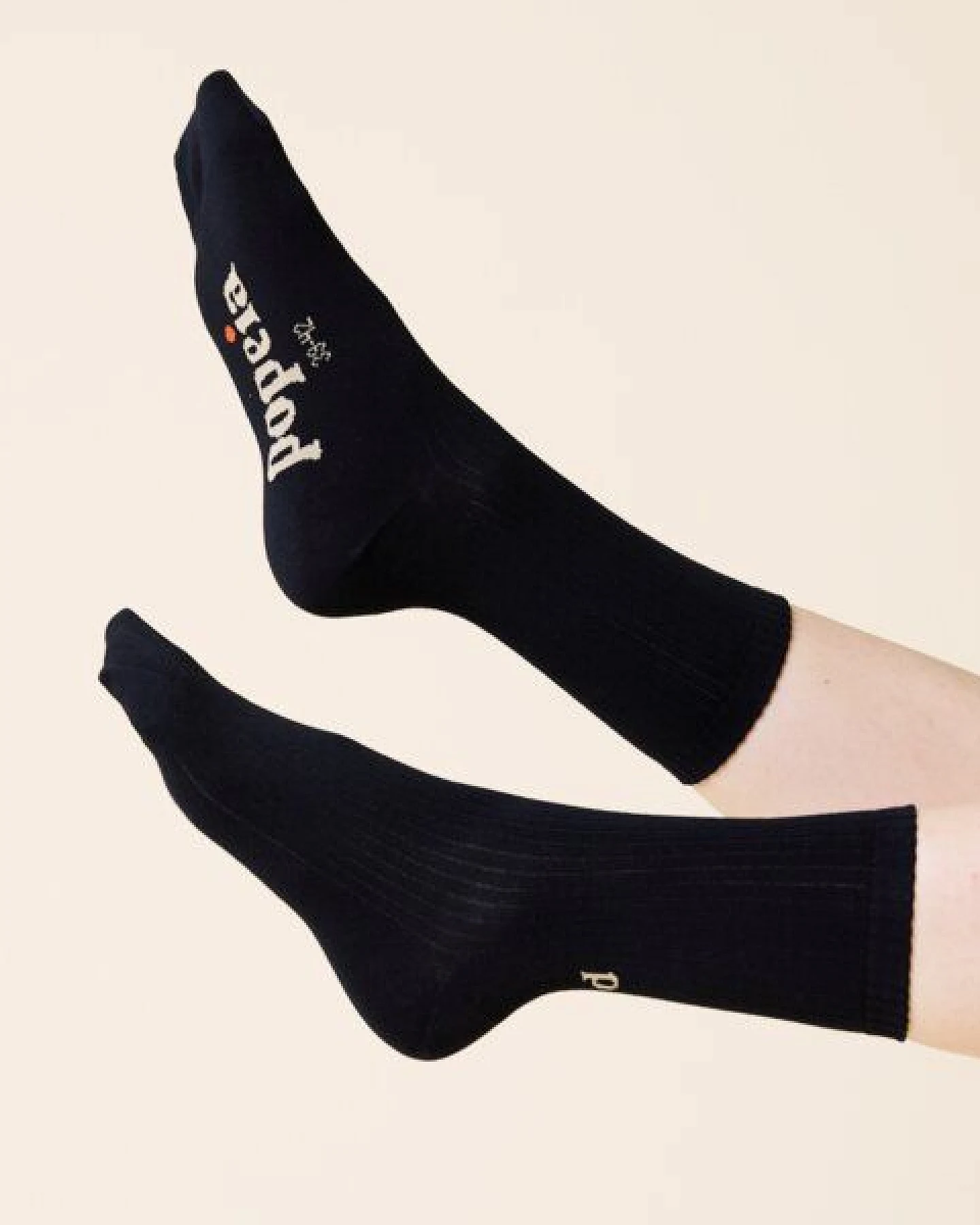 Gemischtes Set: Weiße & Schwarze Socken "popeia" aus Bio-Baumwolle – Ansicht 3