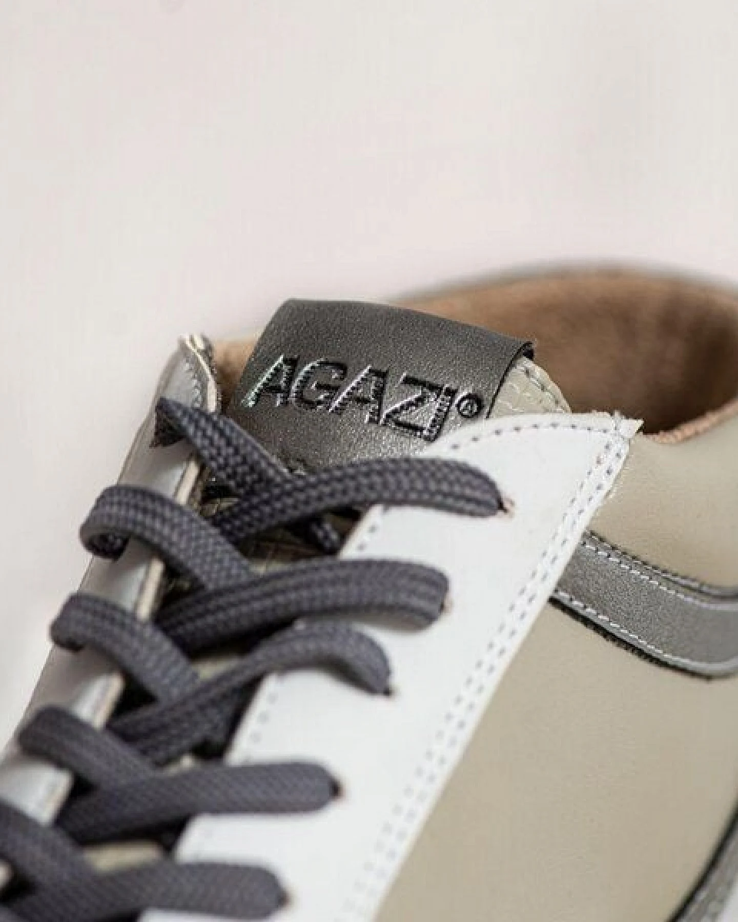 AGAZI BLANKA (grey & white) - apple & corn leather sneakers (vegan, plant-based) – Ansicht 4
