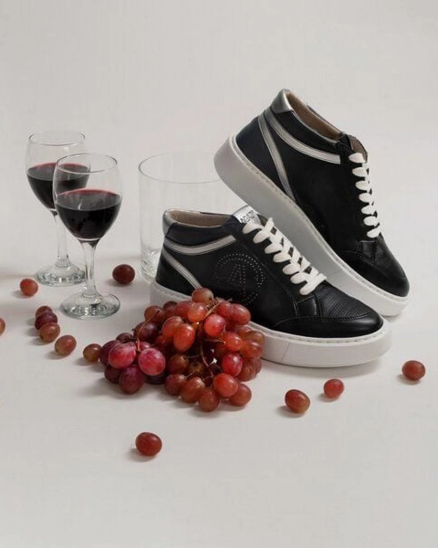 AGAZI BLANKA (black) - grape leather sneakers (vegan, plant-based) – Ansicht 2