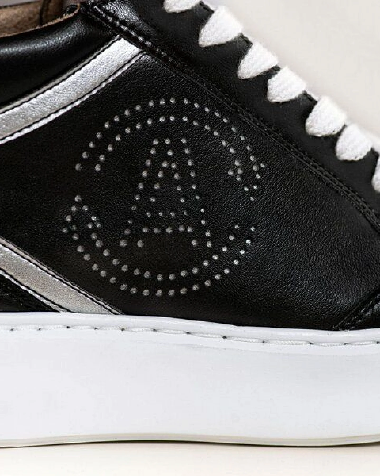 AGAZI BLANKA (black) - grape leather sneakers (vegan, plant-based) – Ansicht 3