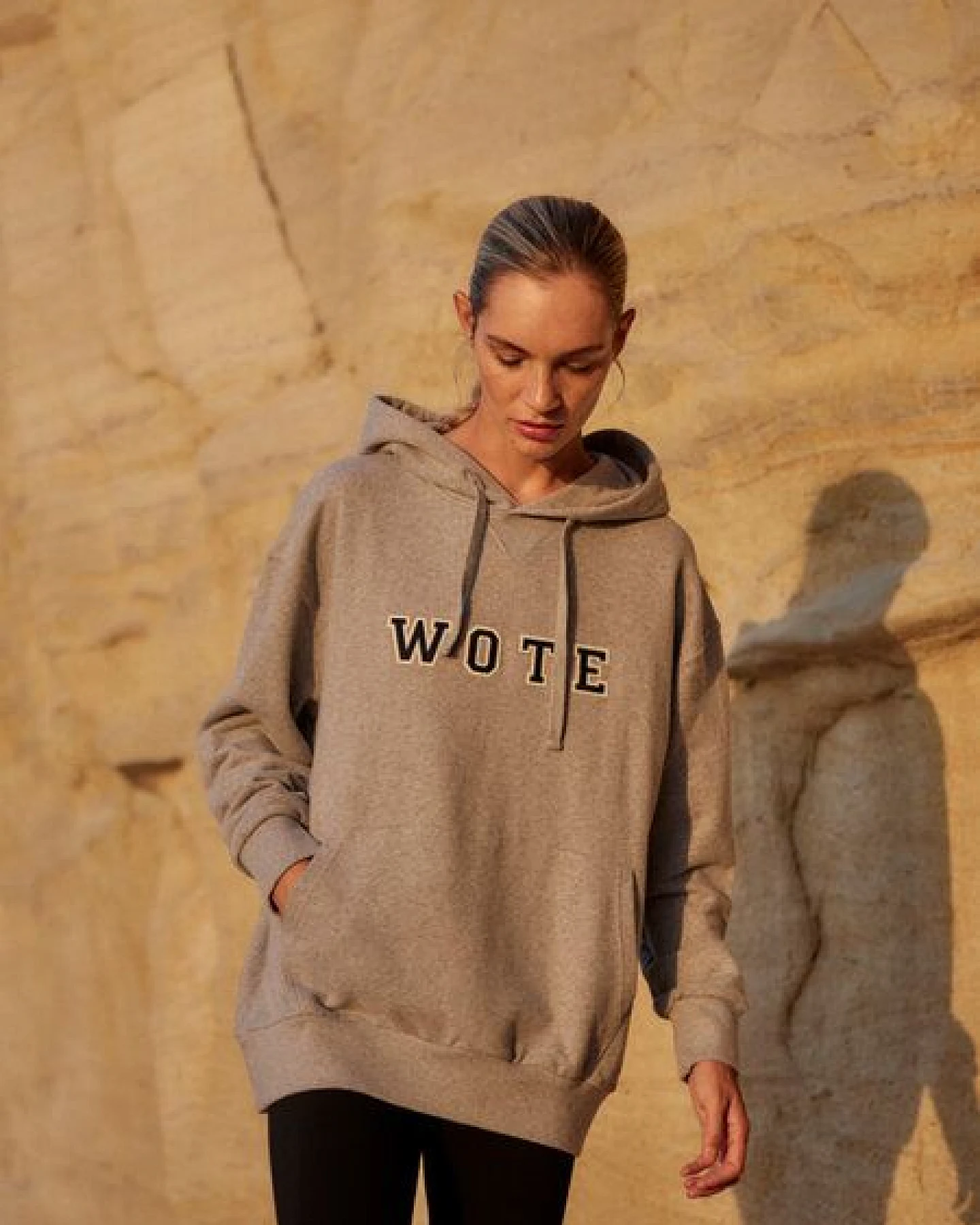 WOTE Logo Hoodie Sweatshirt aus Organic Cotton - Bio Baumwolle – Ansicht 2