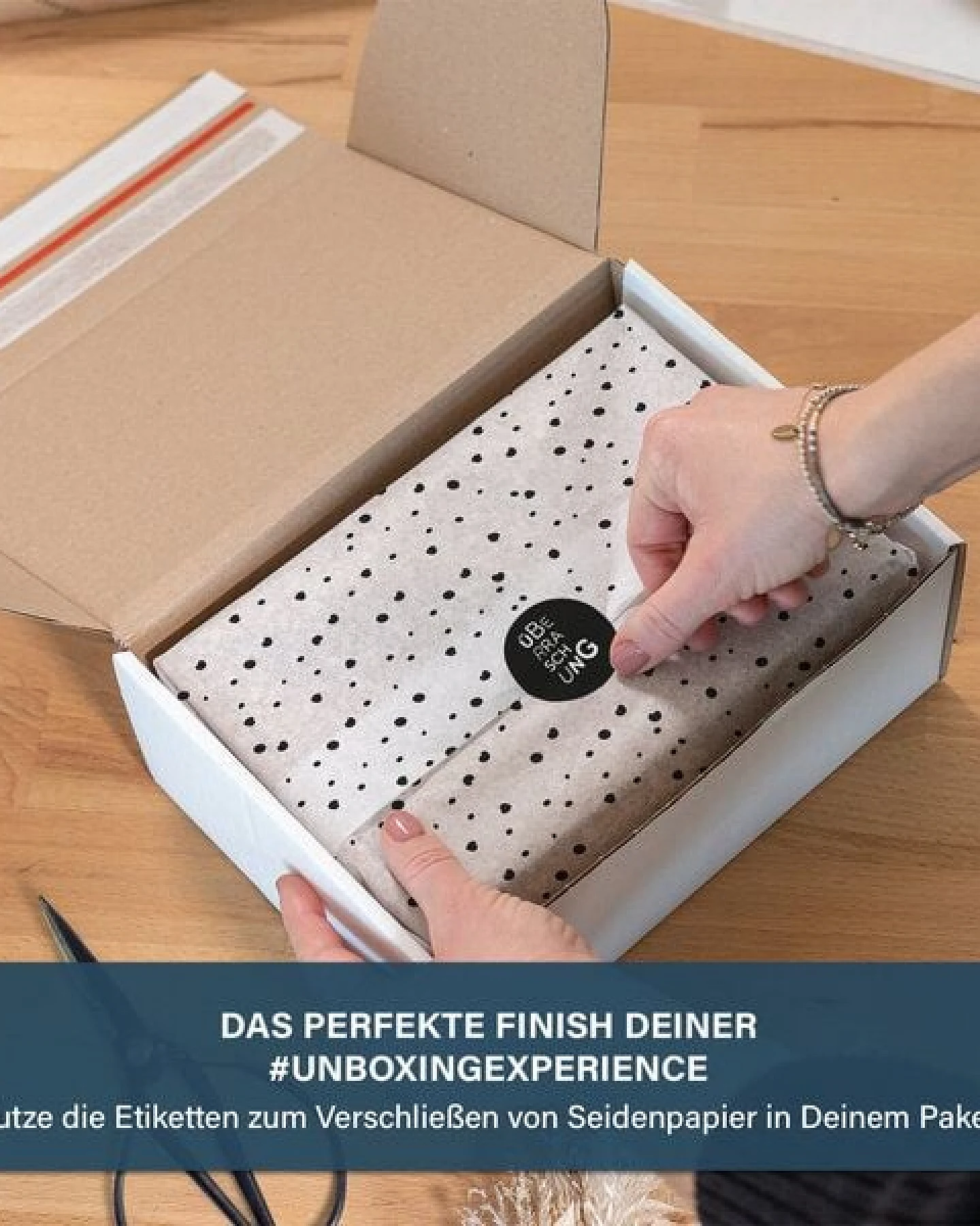 Fines Papeterie 50 schwarze Sticker * Überraschung * Geschenkaufkleber * 4cm rund * Naturpapier – Ansicht 4