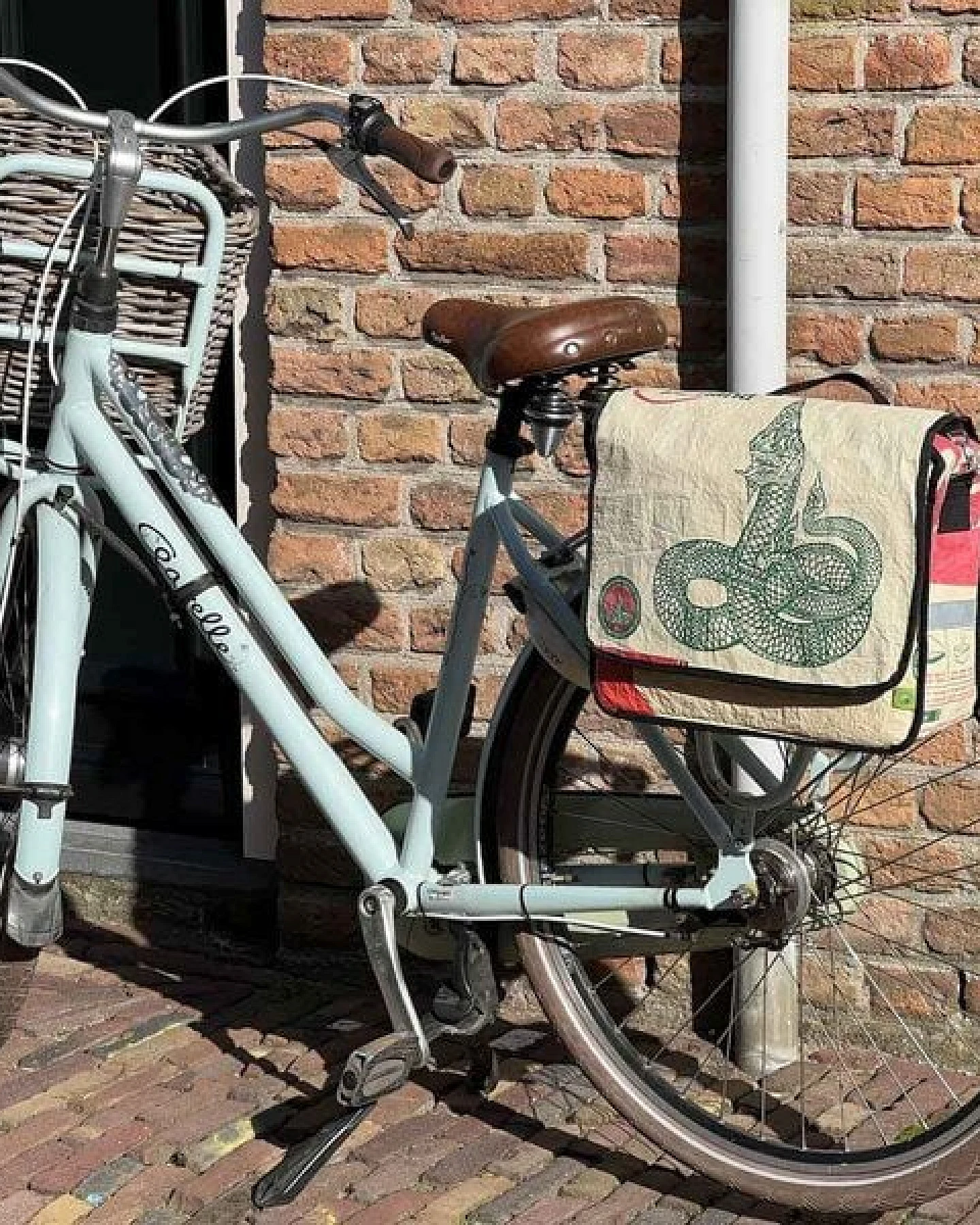 MoreThanHip Einzelne Fahrradtasche/Laptop-Tasche aus recycelten Zementsäcken - Vannak – Ansicht 4