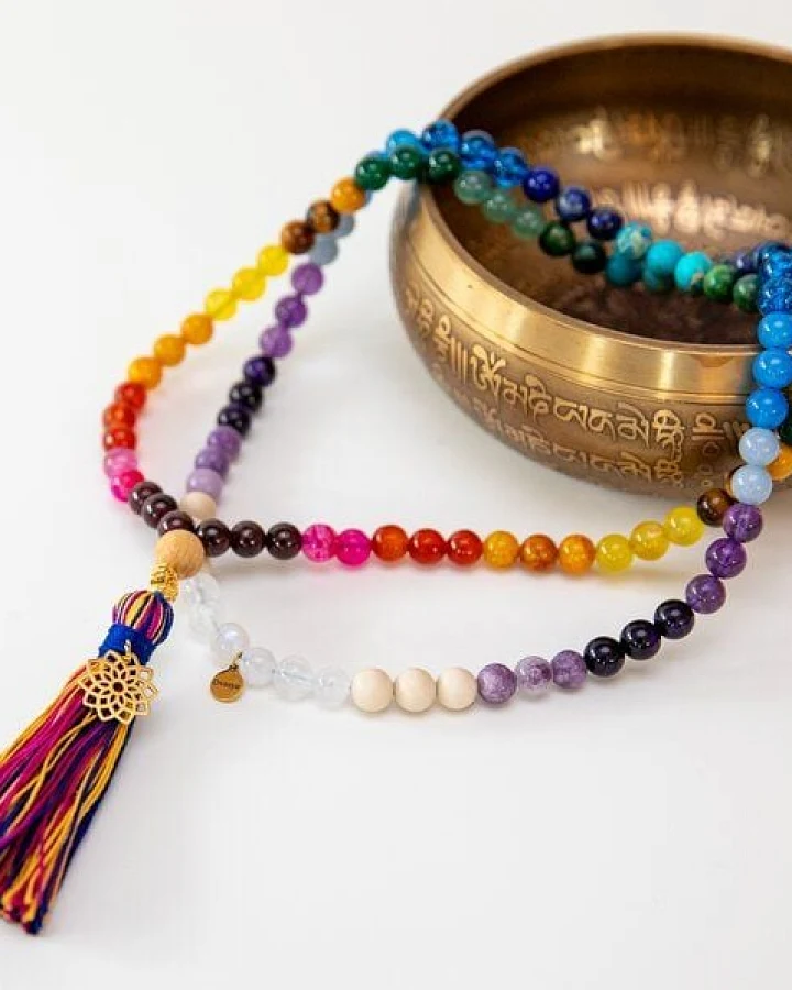Divasya Mala Kette "Rainbow Chakra" aus 20 verschiedenen, bunten Kristallen