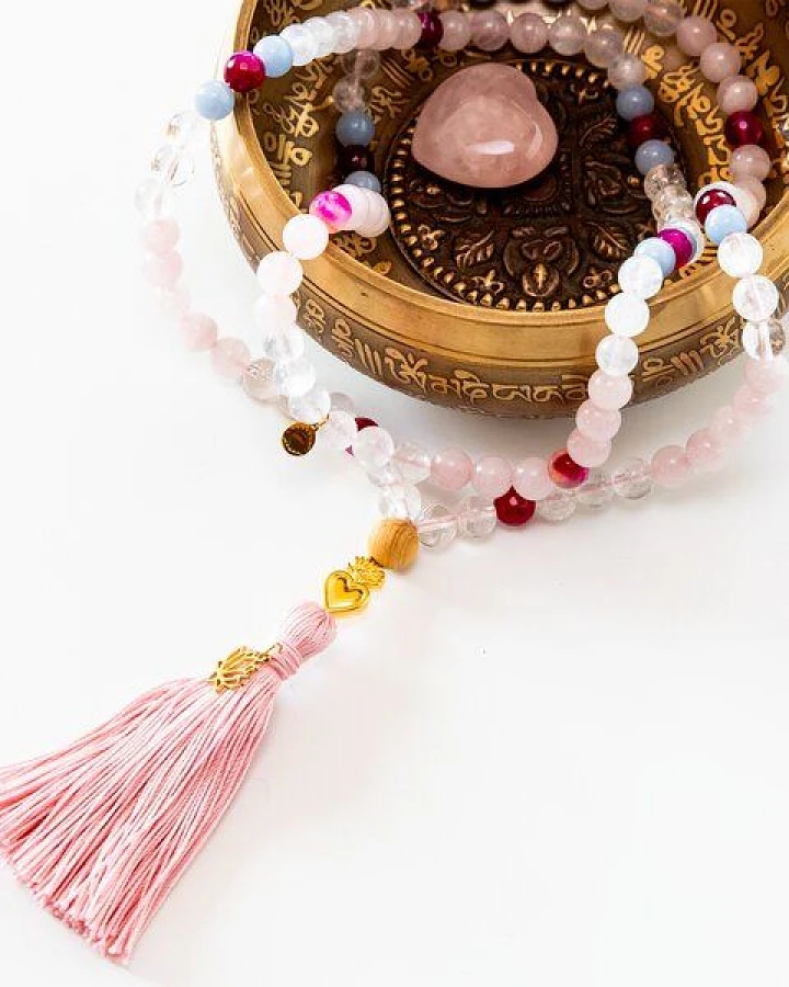 Divasya Mala-Kette "True Love" aus Rosenquarz, Angelite & Mondstein