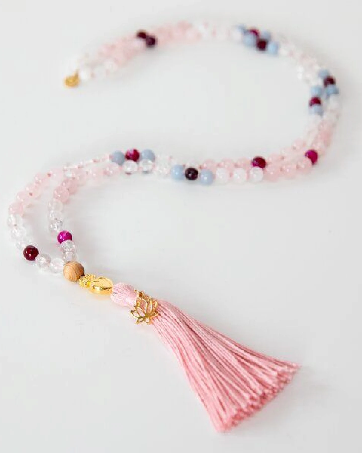 Divasya Mala-Kette "True Love" aus Rosenquarz, Angelite & Mondstein – Ansicht 2