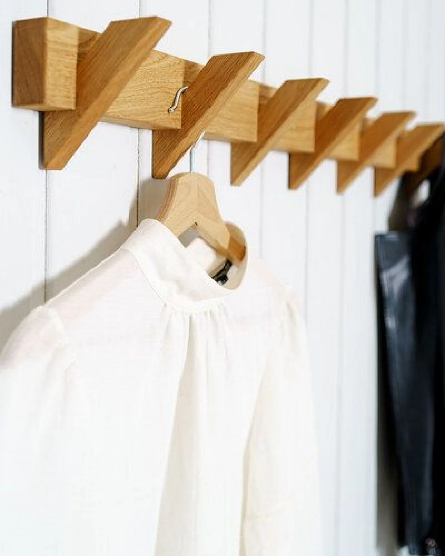 kleiderleiter_de Garderobe, Garderobenleiste ANDA aus massiver Eiche mit 5 /8 Haken in 60 oder 100 cm – Ansicht 2