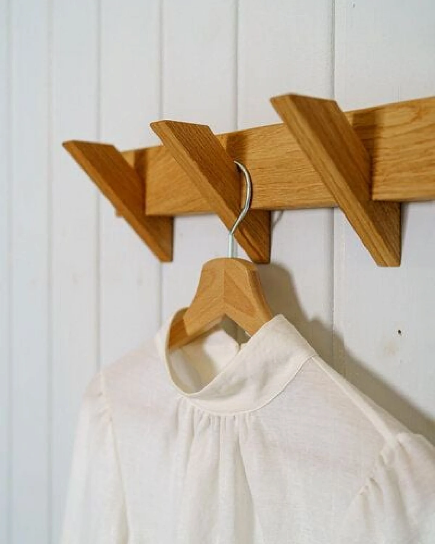 kleiderleiter_de Garderobe, Garderobenleiste ANDA aus massiver Eiche mit 5 /8 Haken in 60 oder 100 cm – Ansicht 3
