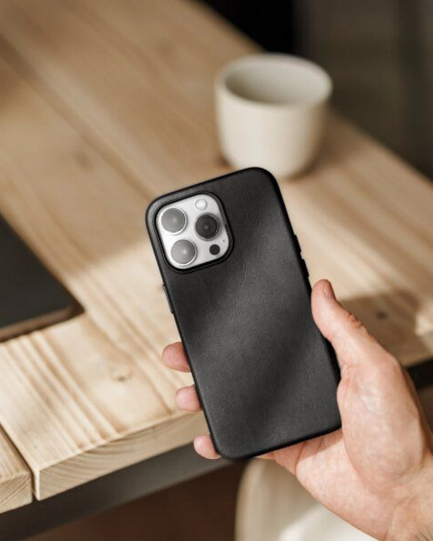 Woodcessories iPhone Leder Hülle aus nachhaltigen Aloe Vera Pflanzen – Ansicht 3