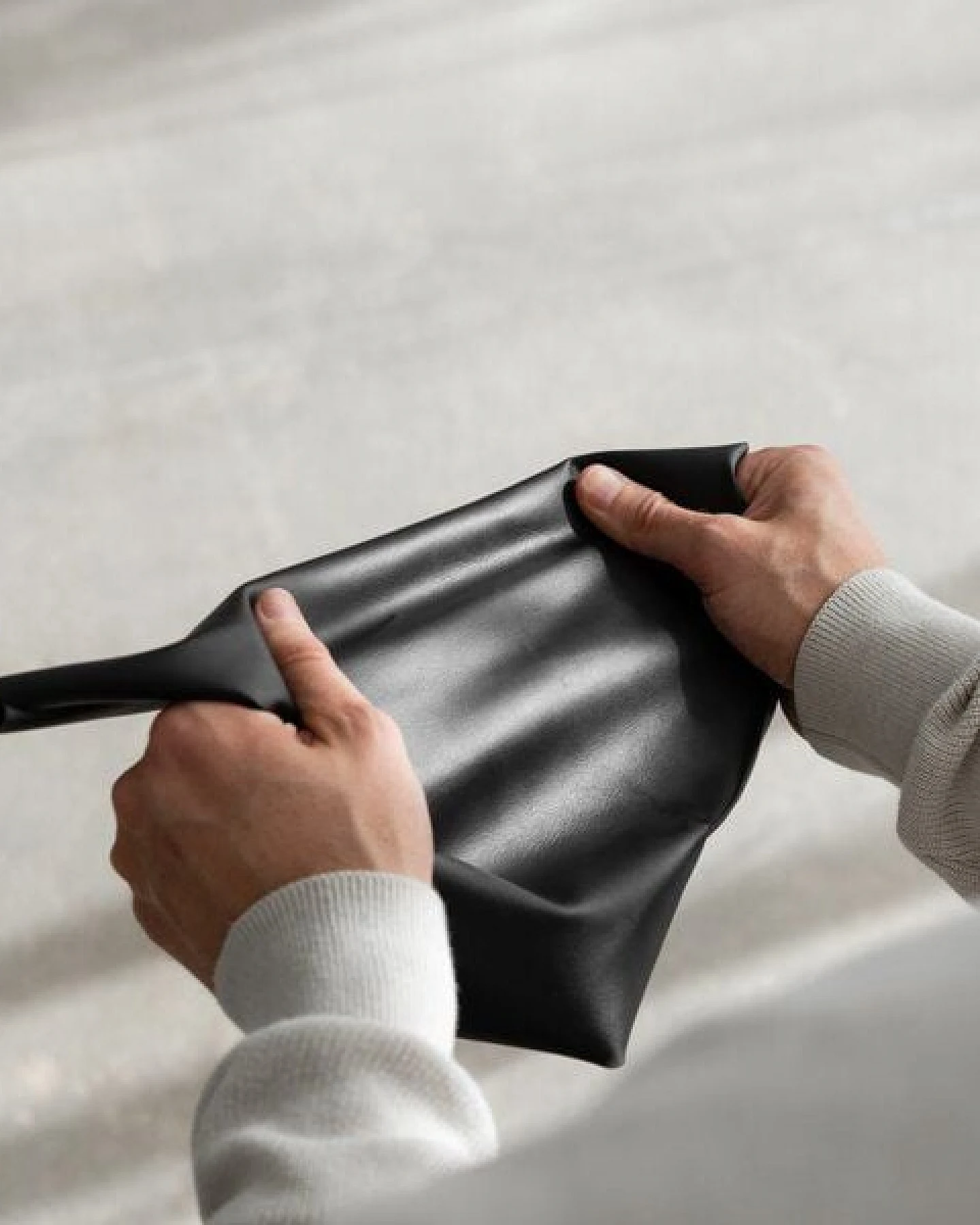 Woodcessories iPhone Leder Hülle aus nachhaltigen Aloe Vera Pflanzen – Ansicht 4