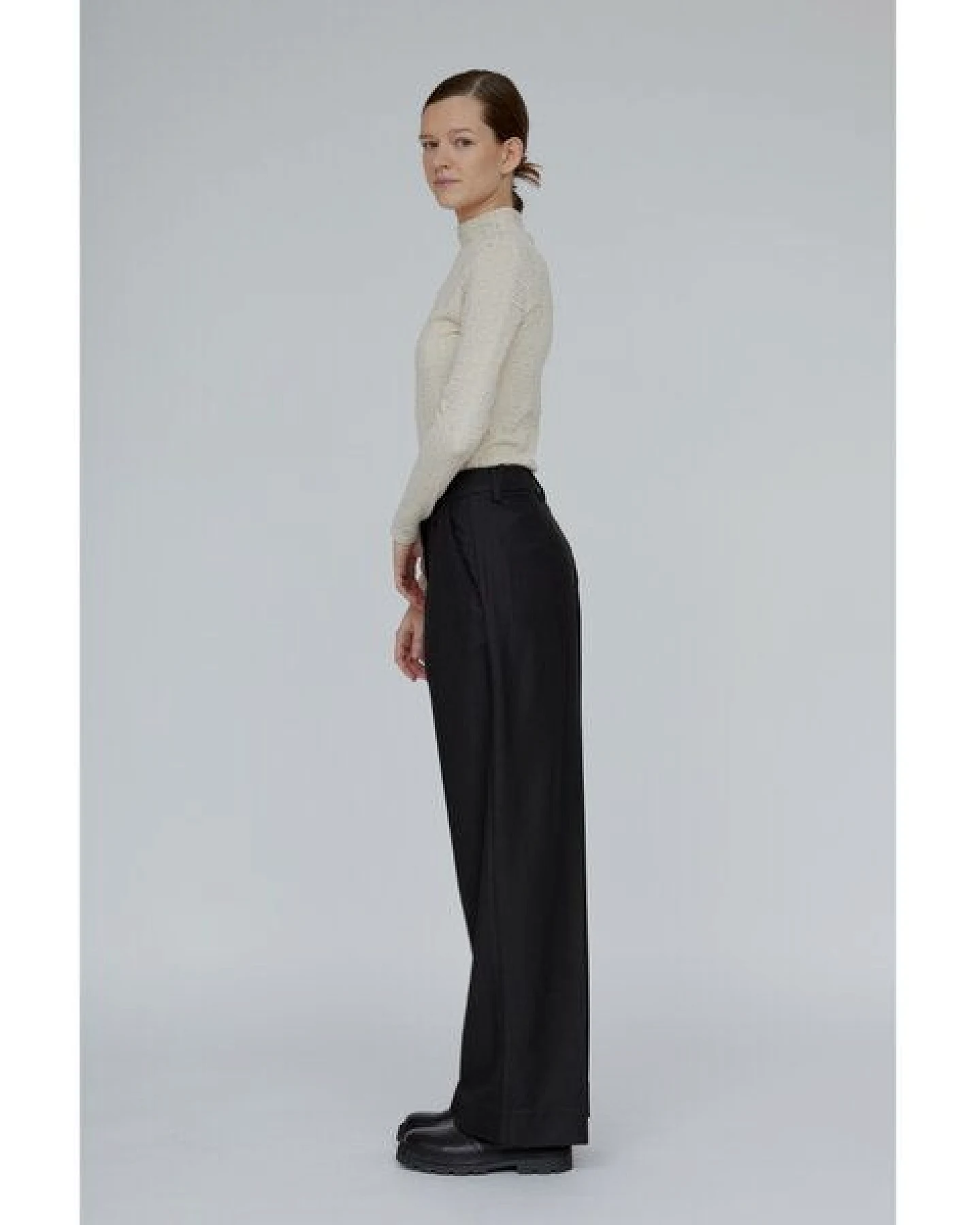 Basic Apparel Rollkragenshirt SUVI mit feinem Lochmuster – Ansicht 2