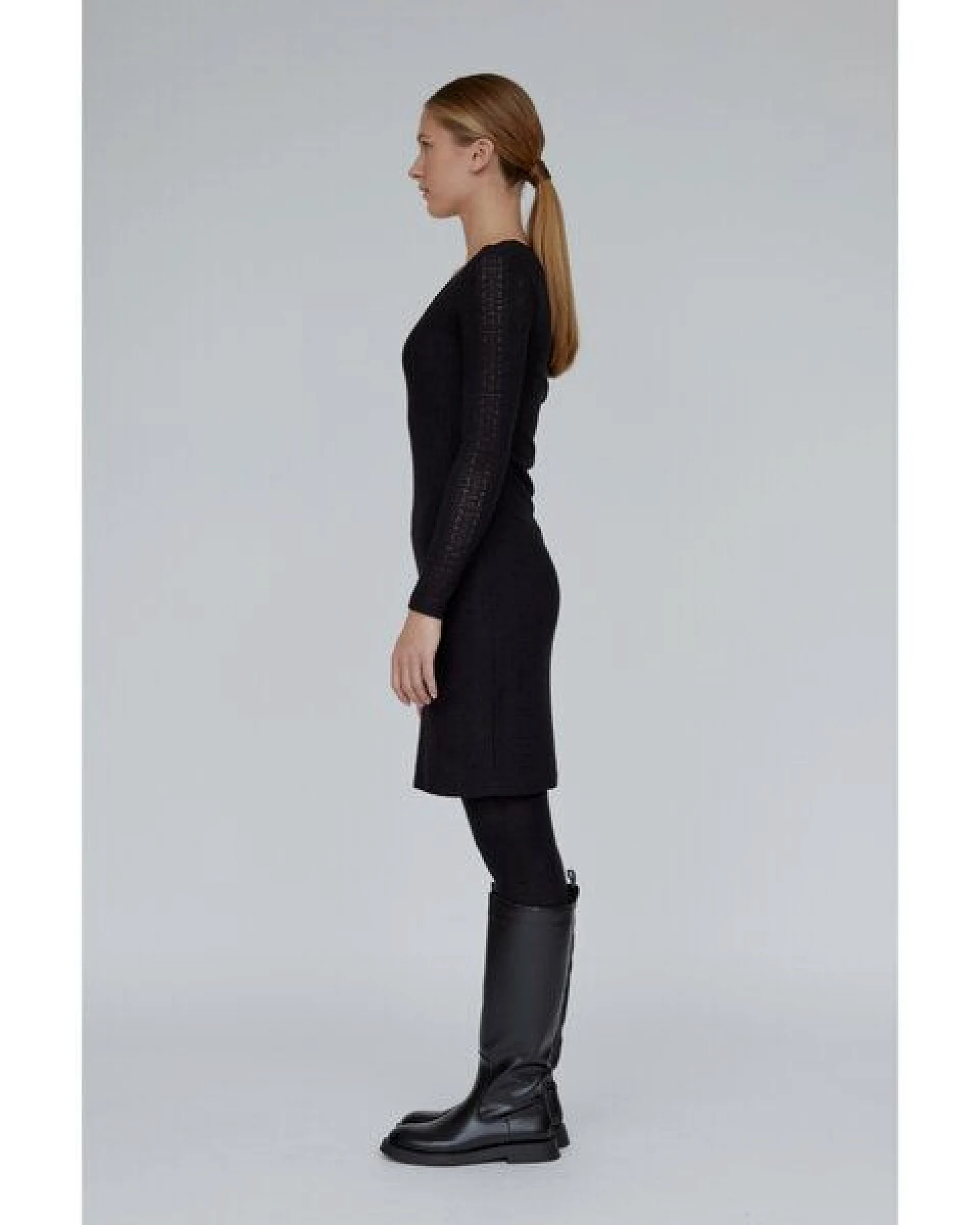 Basic Apparel Kleid SUVI mit feinem Lochmuster – Ansicht 2