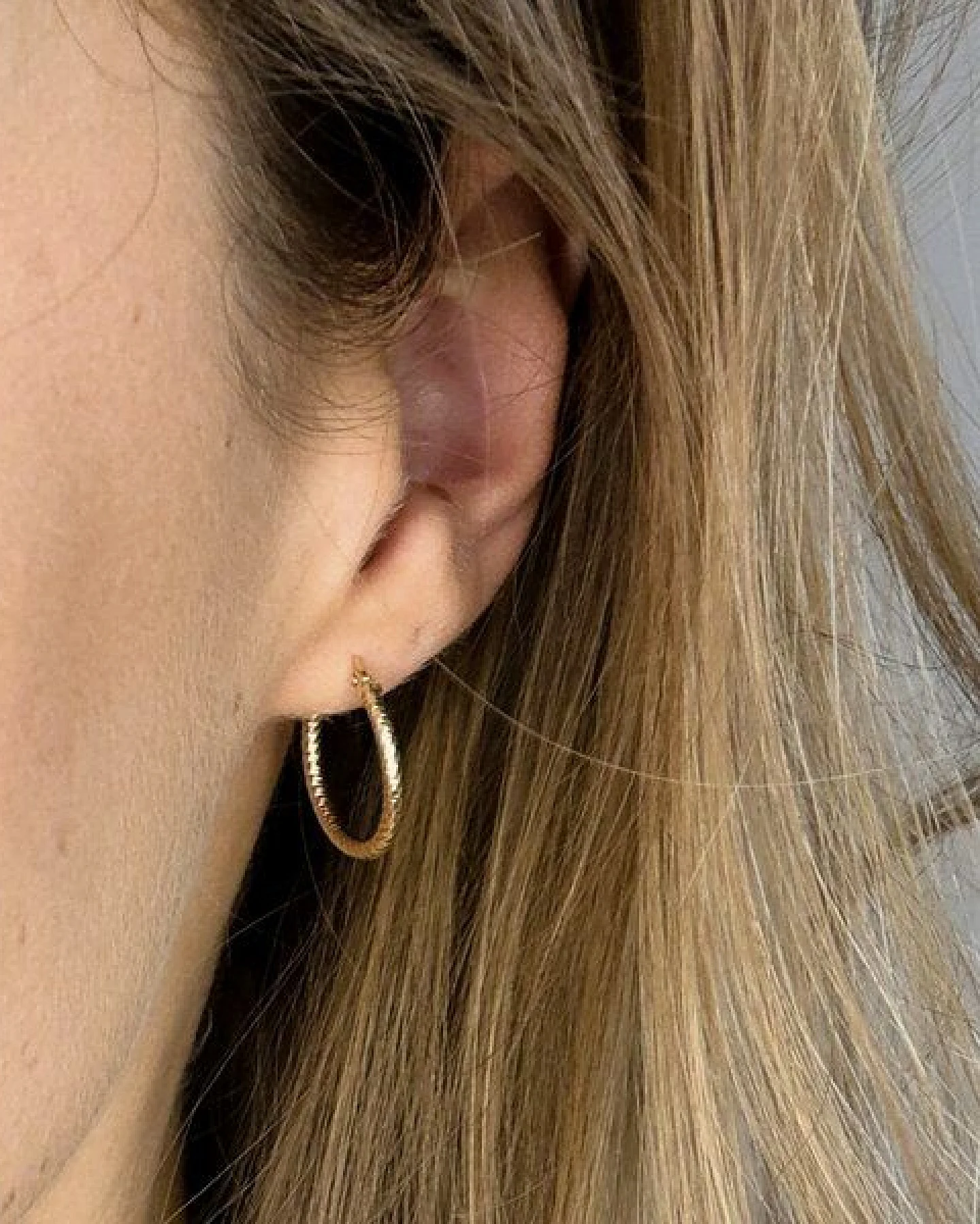 MOANINA Ohrringe Bari Hoops - 375 Massivgold – Ansicht 3