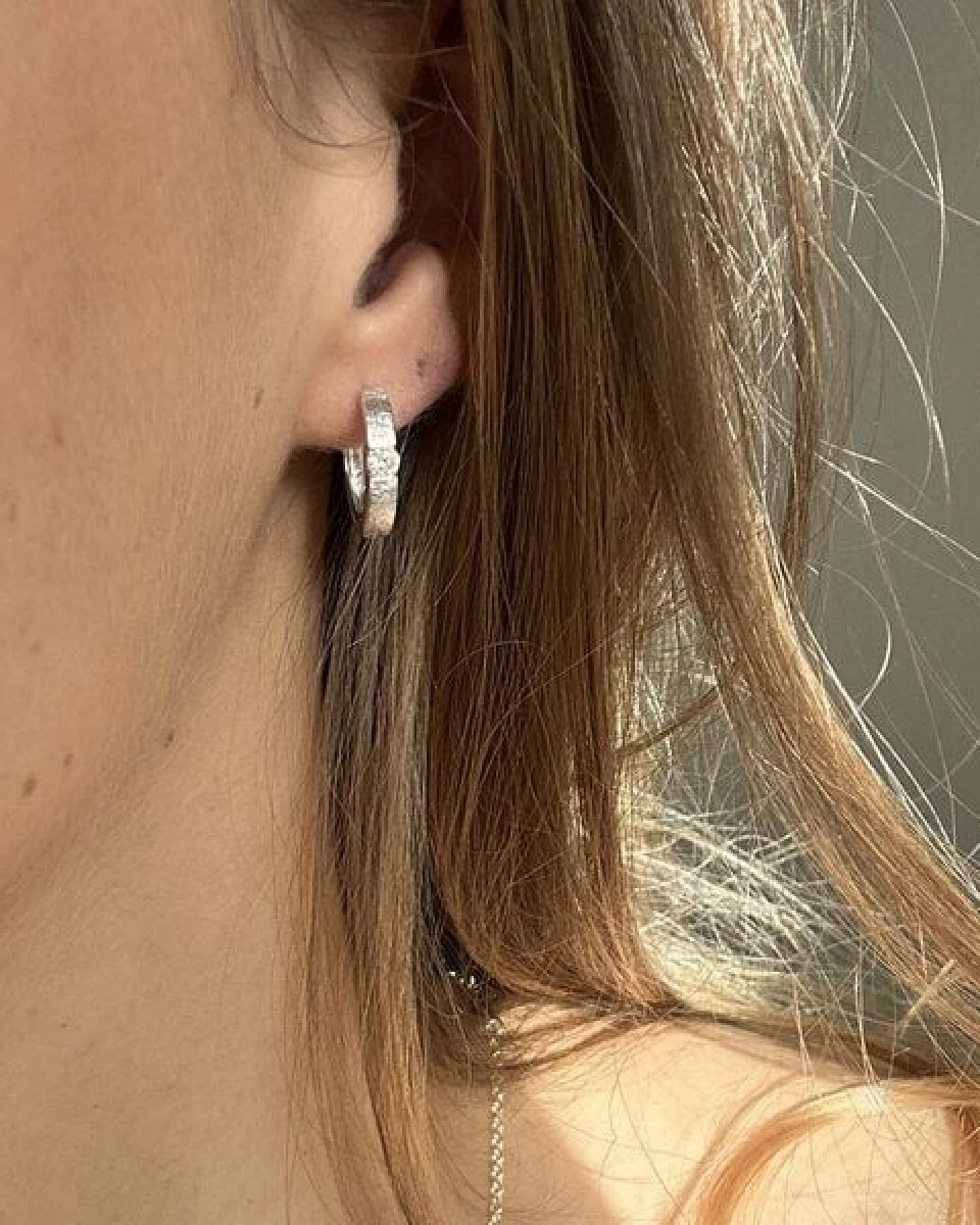 MOANINA Ohrringe Loano Hoops - 925 Silber/18k Gold Vermeil – Ansicht 4