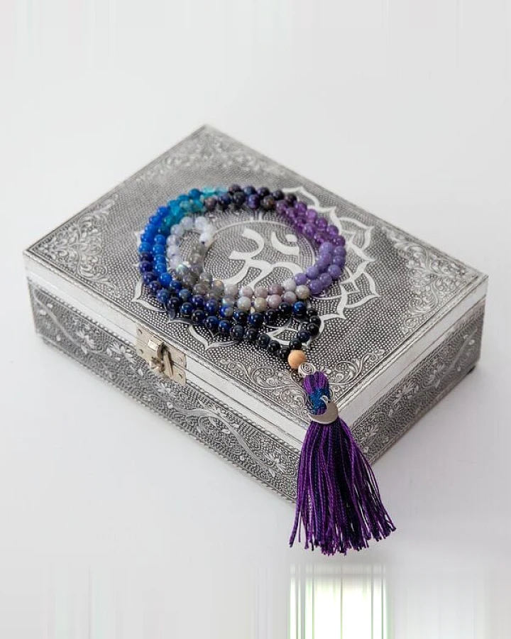 Divasya Mala-Kette "Moon Child" aus Amethyst- Mondstein- Lapislazuli (u.a.)