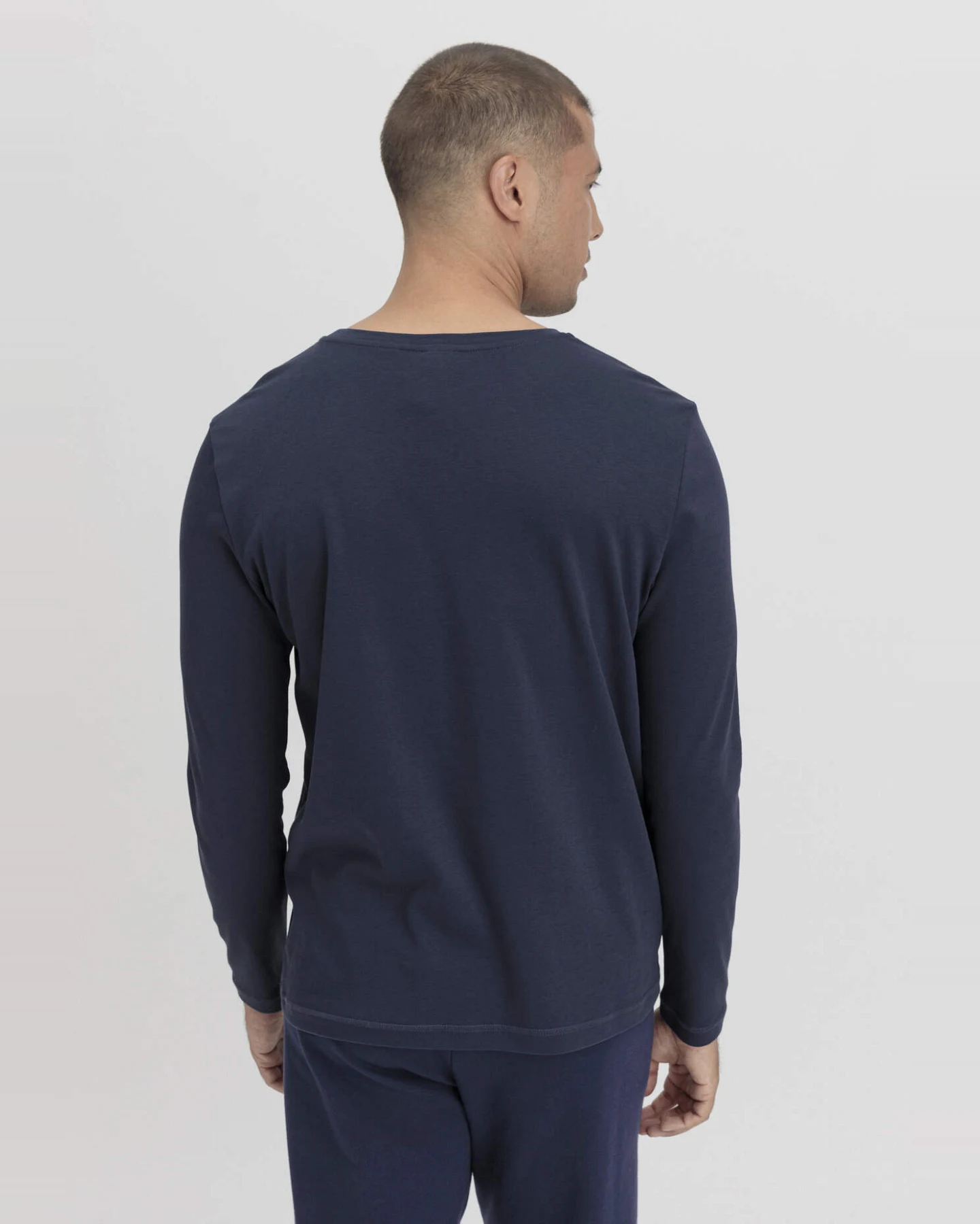 hessnatur Herren Longsleeve PURE NATURE aus Bio-Baumwolle - blau - Größe 48 – Ansicht 2