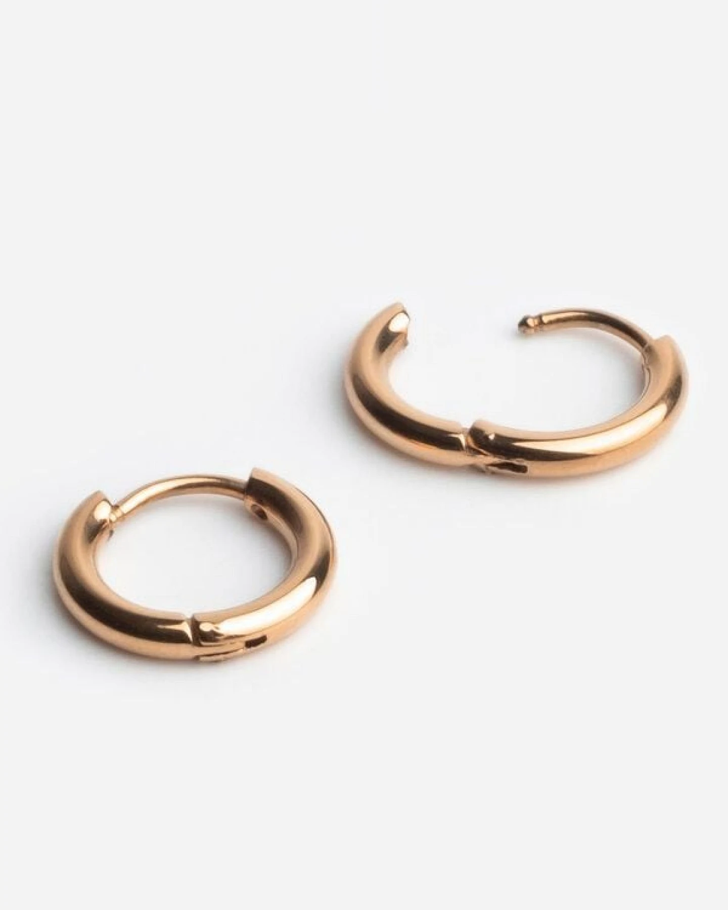 ALEXASCHA Roségold Creolen mit Anhänger – Ansicht 4