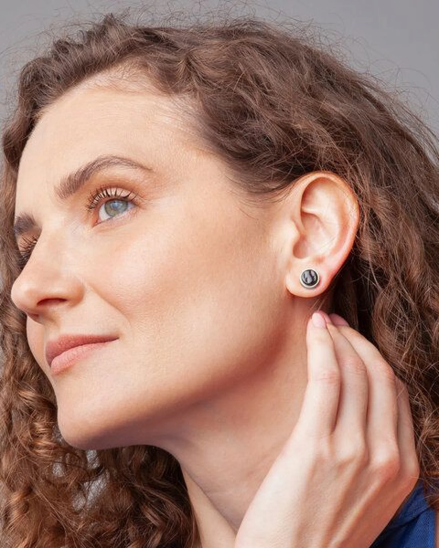 ALEXASCHA Edelstahl Ohrstecker mit Glasstein – Ansicht 2