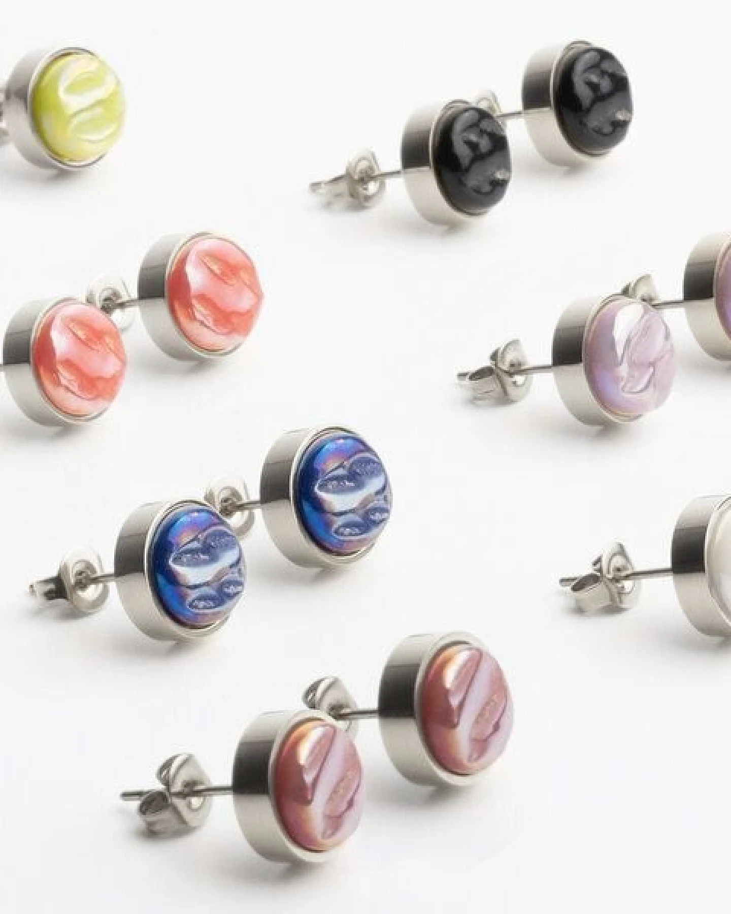 ALEXASCHA Edelstahl Ohrstecker mit Glasstein – Ansicht 4