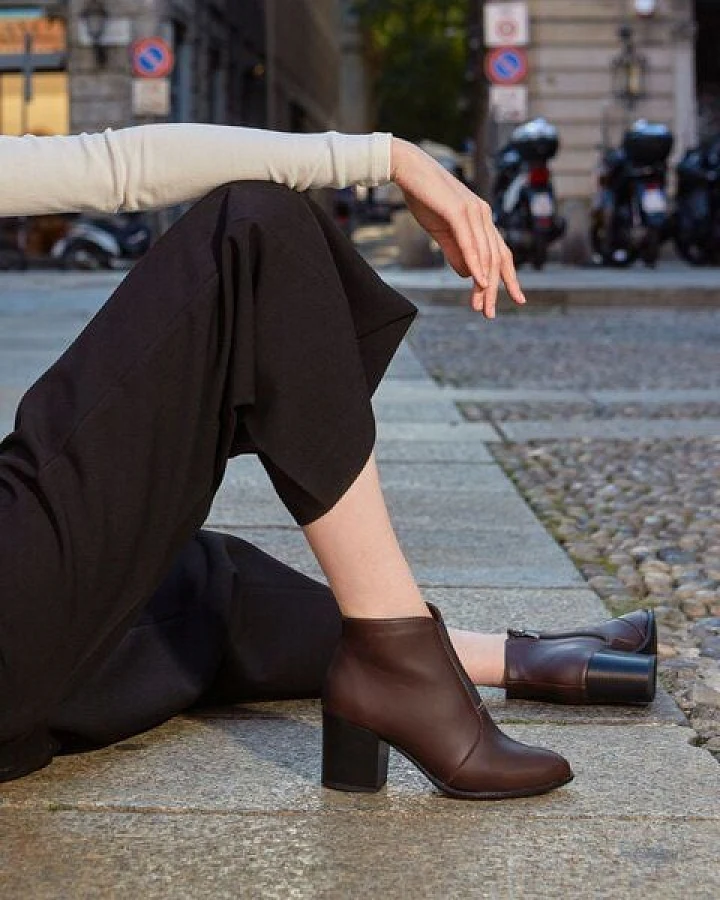 AGAZI HANA (chocolate) - plant based ankle boots