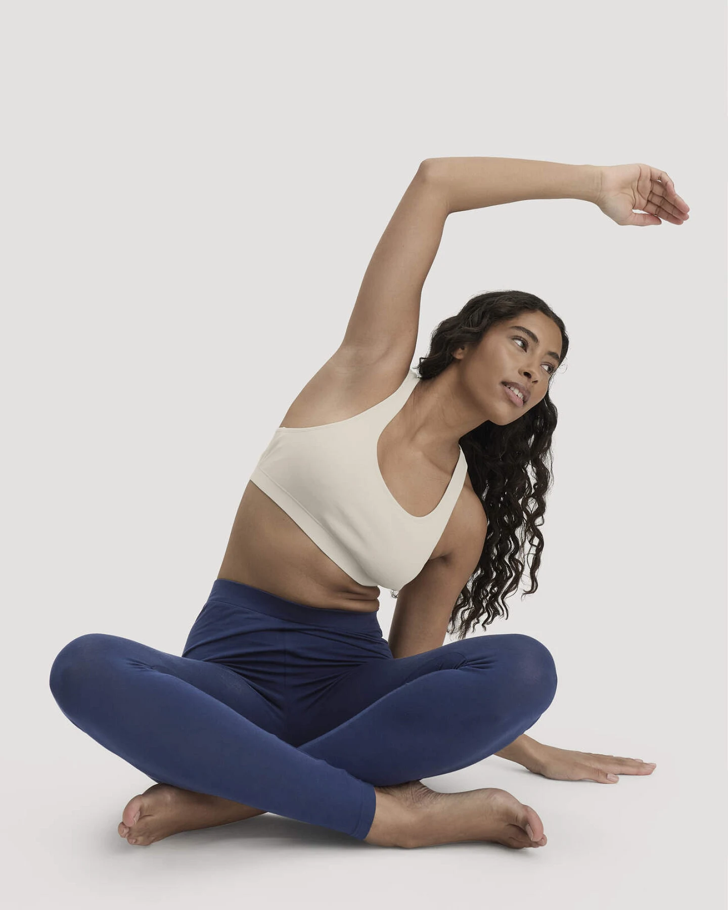 hessnatur Damen Leggings PURE BALANCE aus Bio-Baumwolle und TENCEL™ Modal - blau - Größe 34 – Ansicht 4