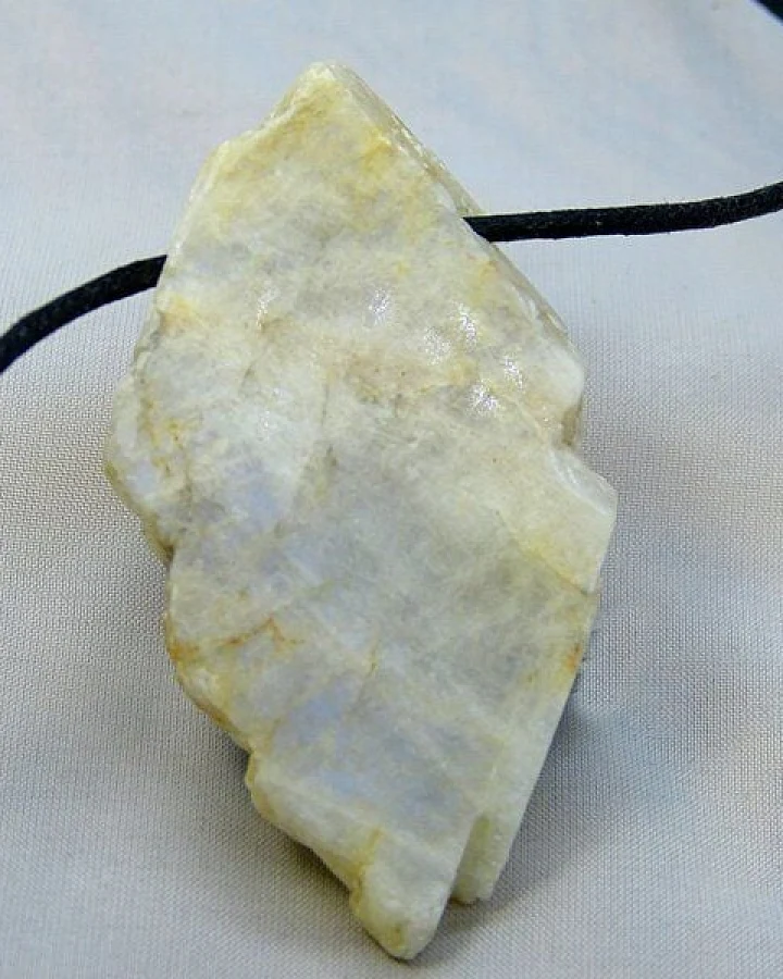 OneWorldMinerals Mondstein Schmuckanhänger, Blauschimmer, handgeschliffen