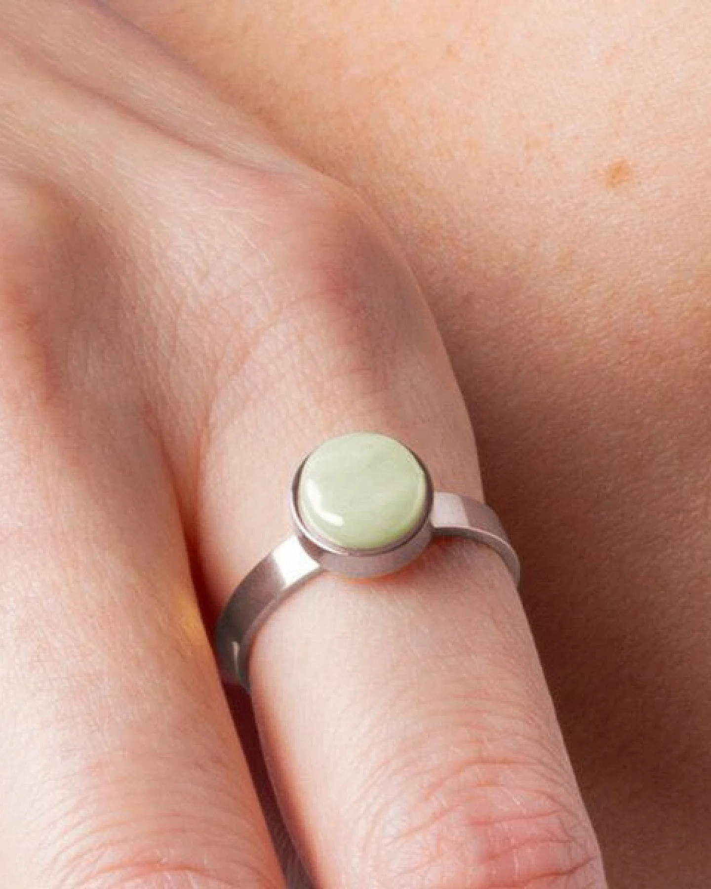 ALEXASCHA Größenverstellbarer Ring mit Stein – Ansicht 3