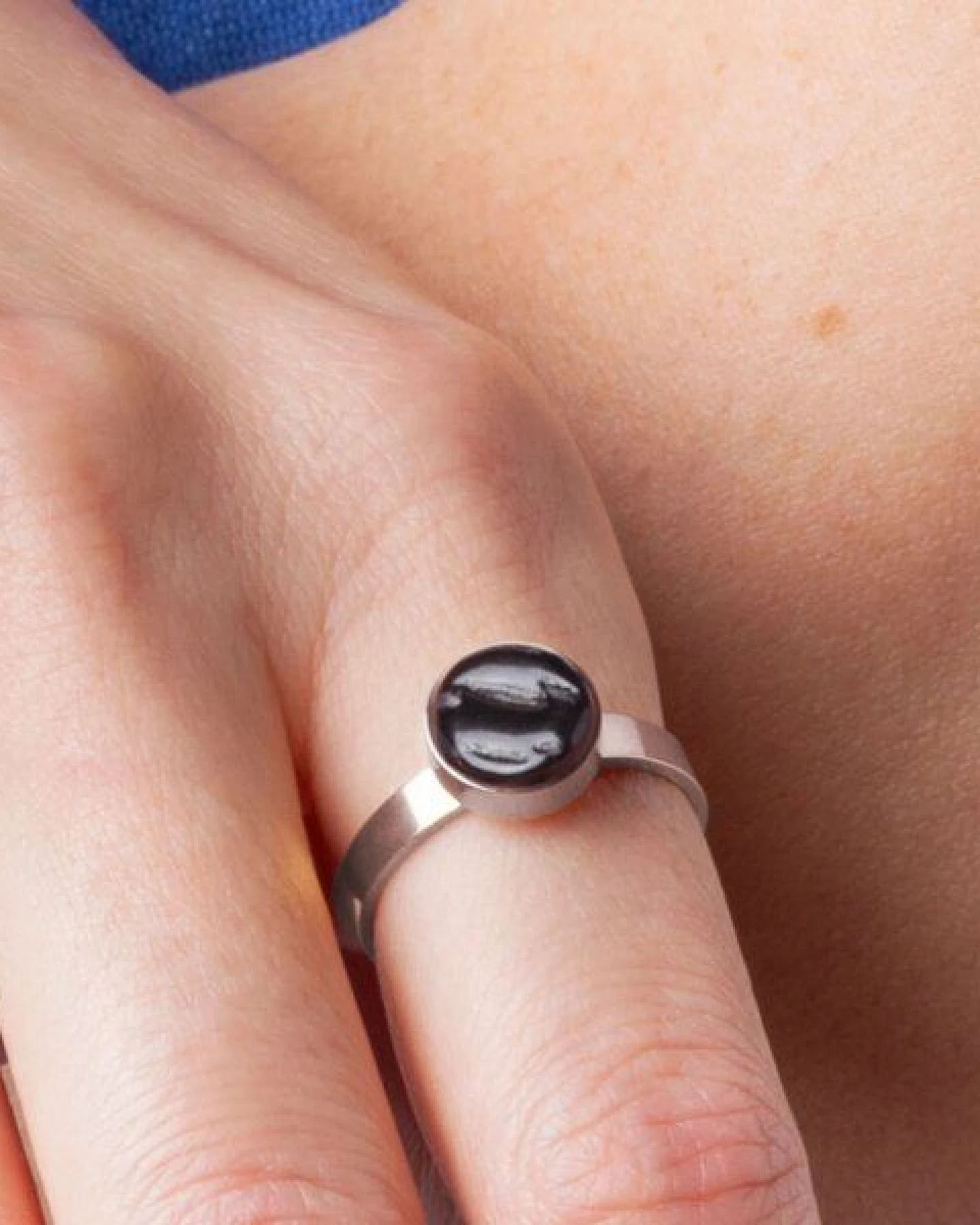 ALEXASCHA Größenverstellbarer Ring mit Stein – Ansicht 3