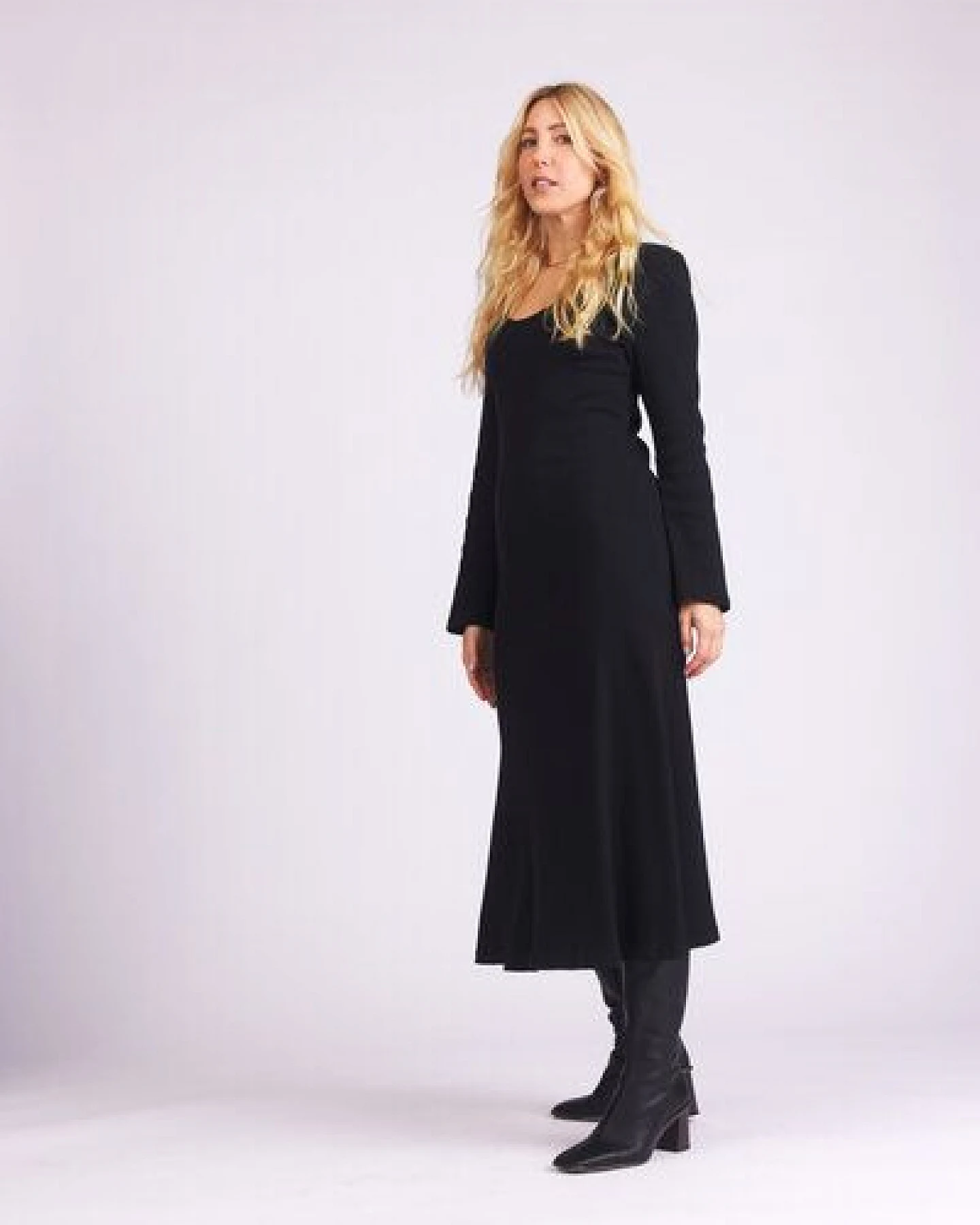 Baìge the Label Birdie - Langes Kleid mit ausgestellten Ärmeln – Ansicht 3