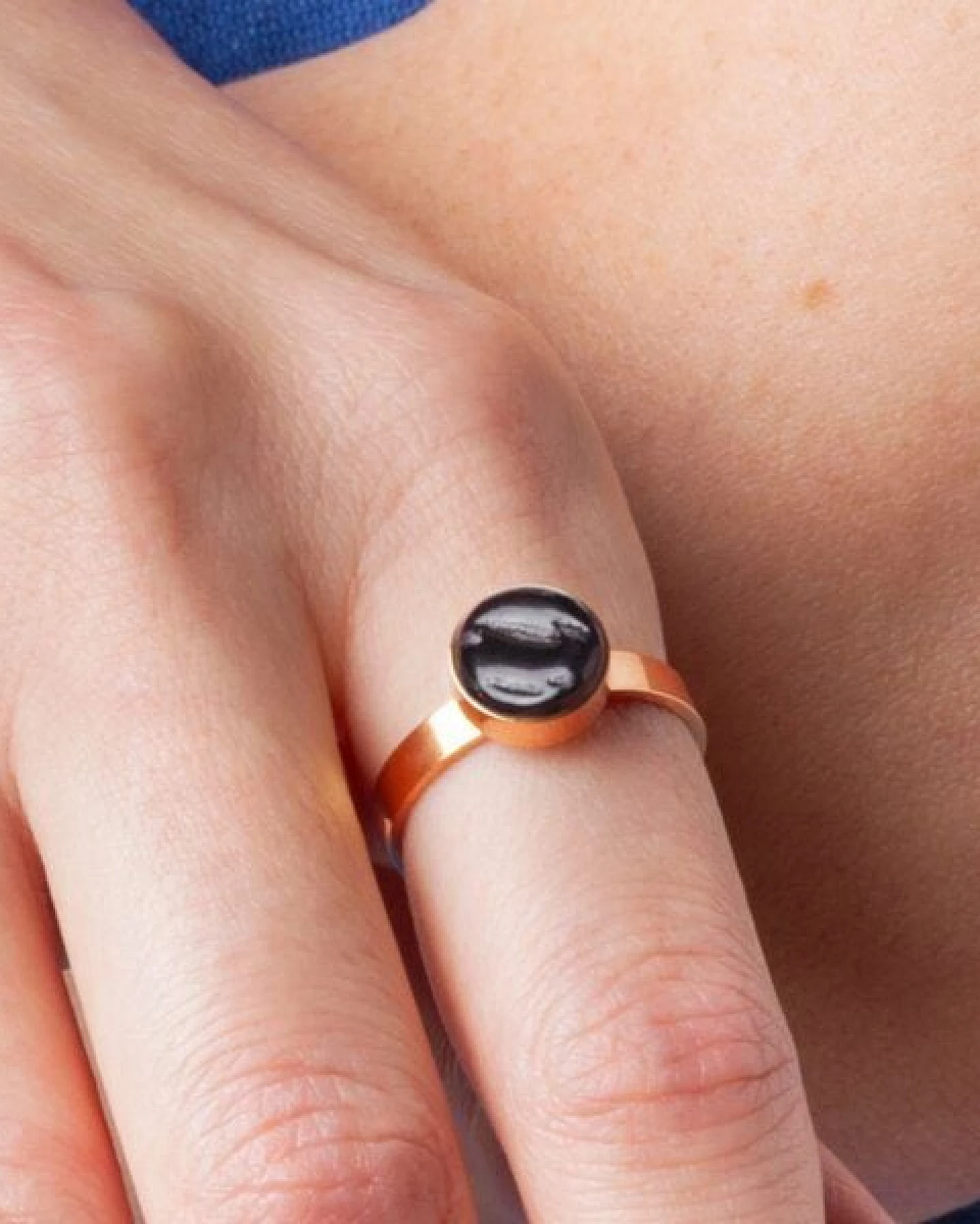 ALEXASCHA Größenverstellbarer Ring mit Stein – Ansicht 3