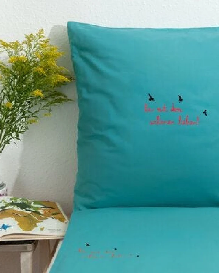 Hirschkind Bio-Kissenbezug 'her mit dem schönen leben!' türkis 80*80 cm