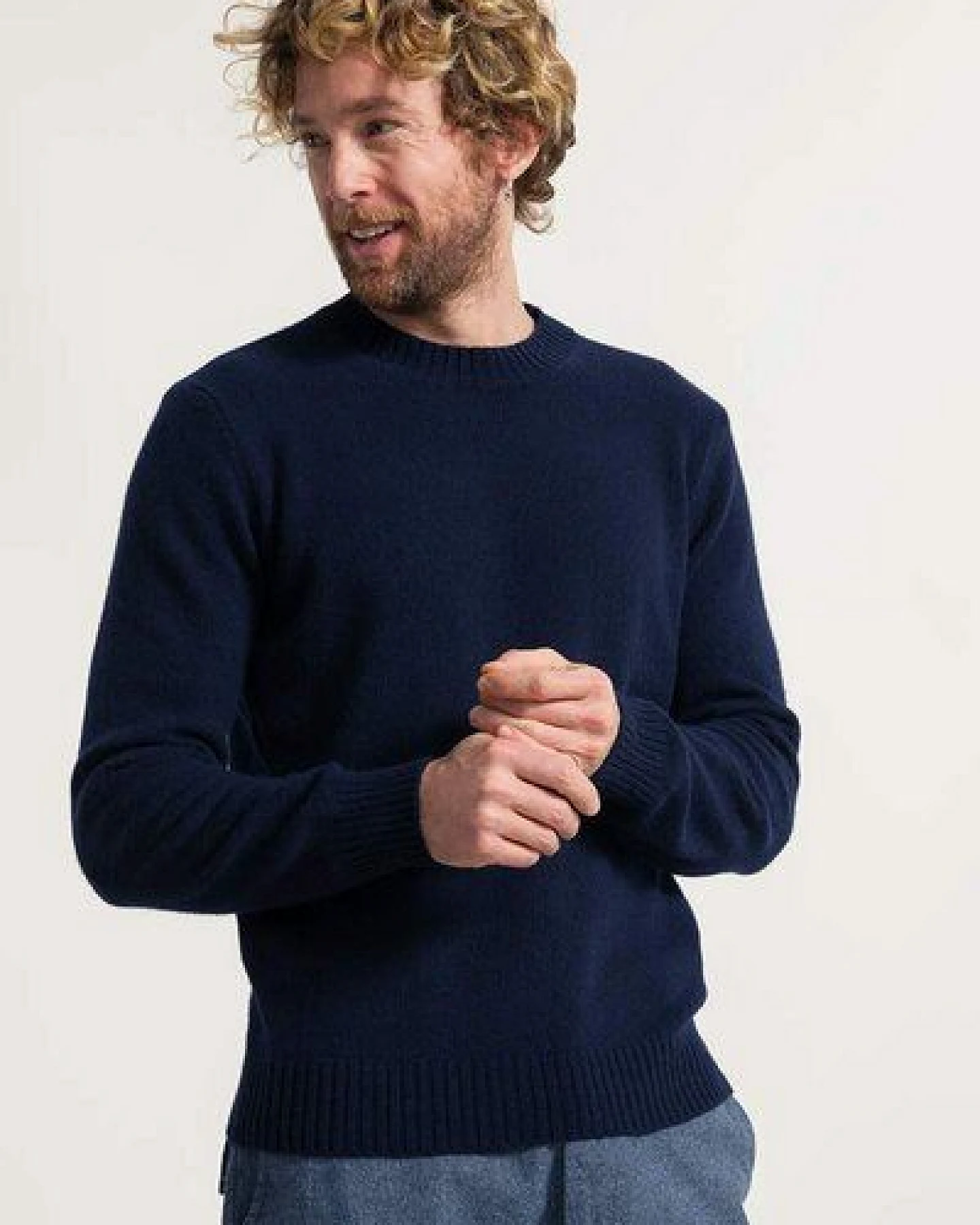 Rifò - Circular Fashion Made in Italy Herrenpullover Ferruccio aus recycelter Wolle – Ansicht 2