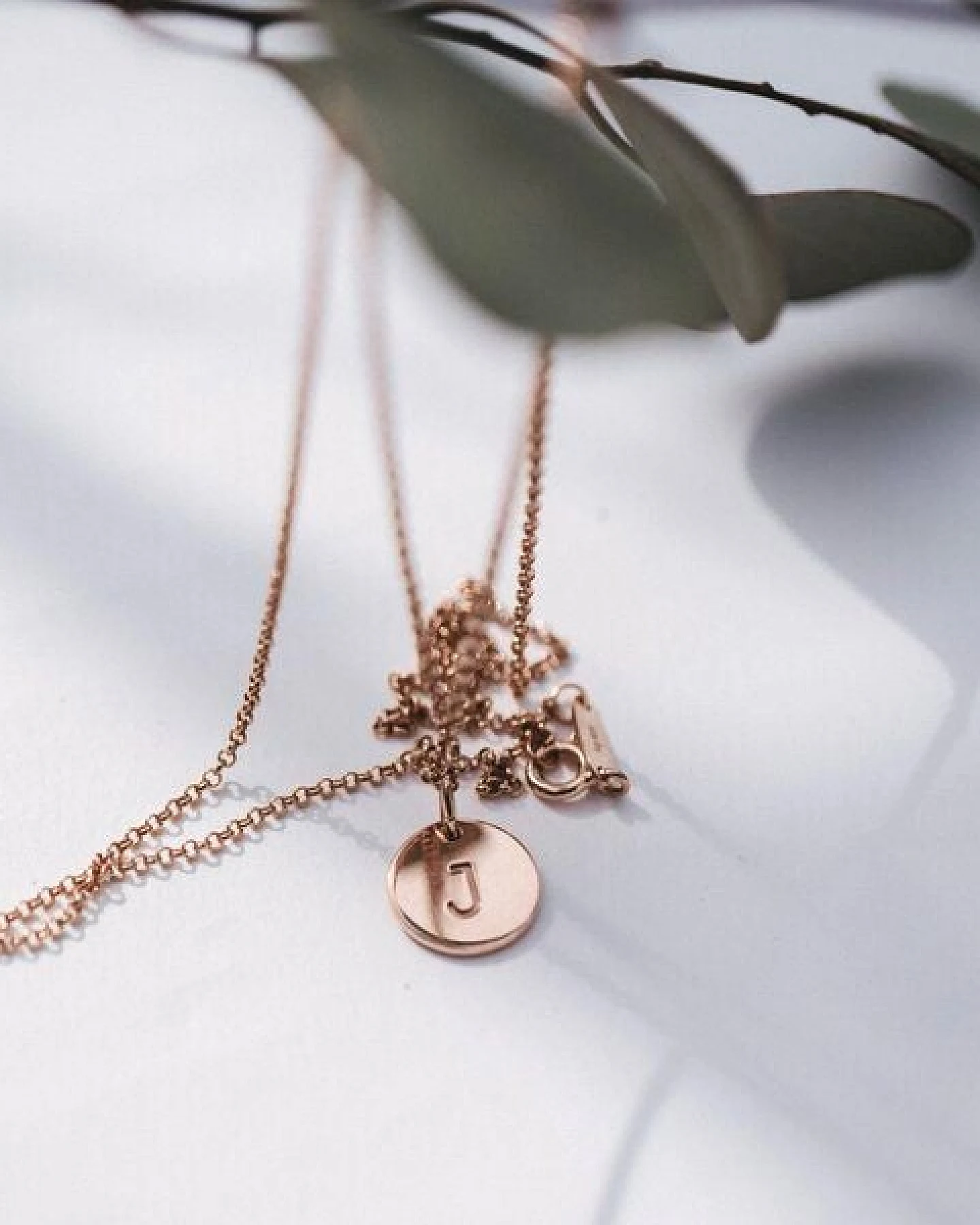 MOANINA Kette Buchstabe Initialen Roségold - 925 Silber/18k Gold Vermeil - 3 Längen – Ansicht 2