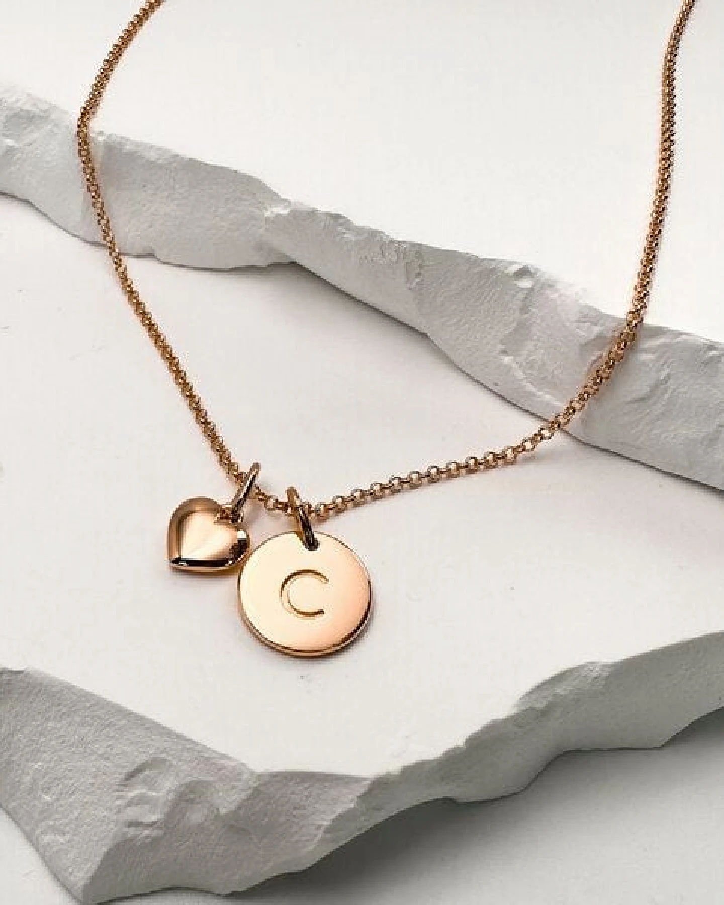 MOANINA Kette Buchstabe Initialen Roségold - 925 Silber/18k Gold Vermeil - 3 Längen – Ansicht 3