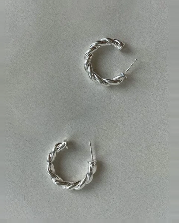 noemvri fashion label Mia Creolen small