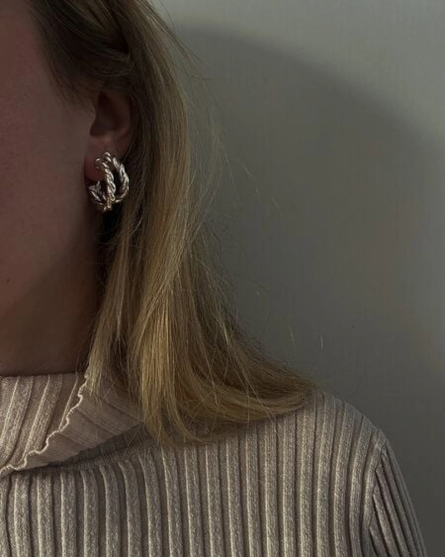 noemvri fashion label Mia Creolen small – Ansicht 4
