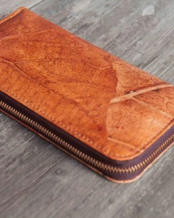 BY COPALA Portemonnaie aus recycelten Blättern / Nachhaltige vegane Brieftasche in orange - braun