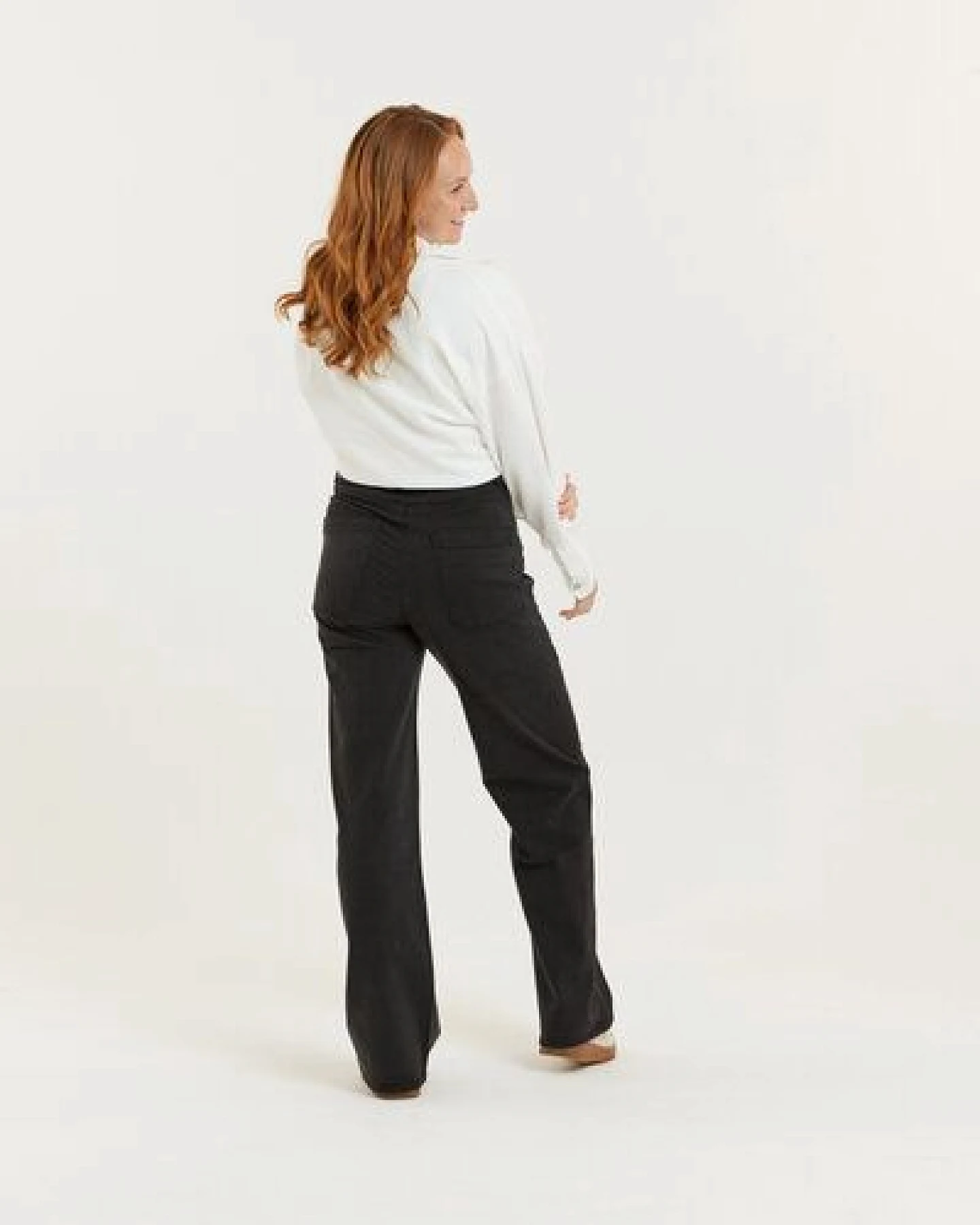 Flax and Loom Tencel-Baumwoll Jeans Straight Fit Modell: Dinah – Ansicht 3