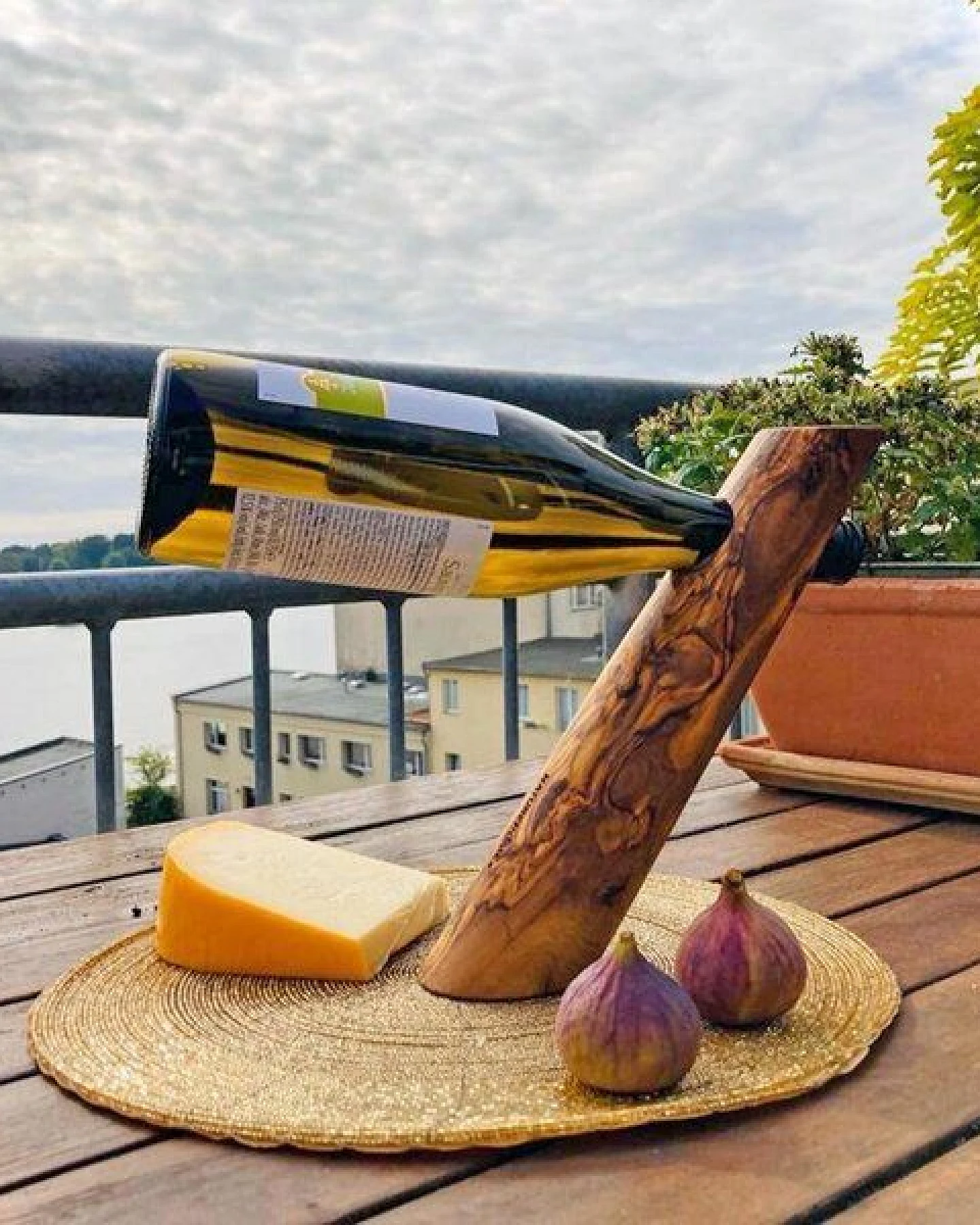 NATUREHOME Weinflaschenhalter aus Olivenholz diagonal stehend natürlich elegant – Ansicht 3