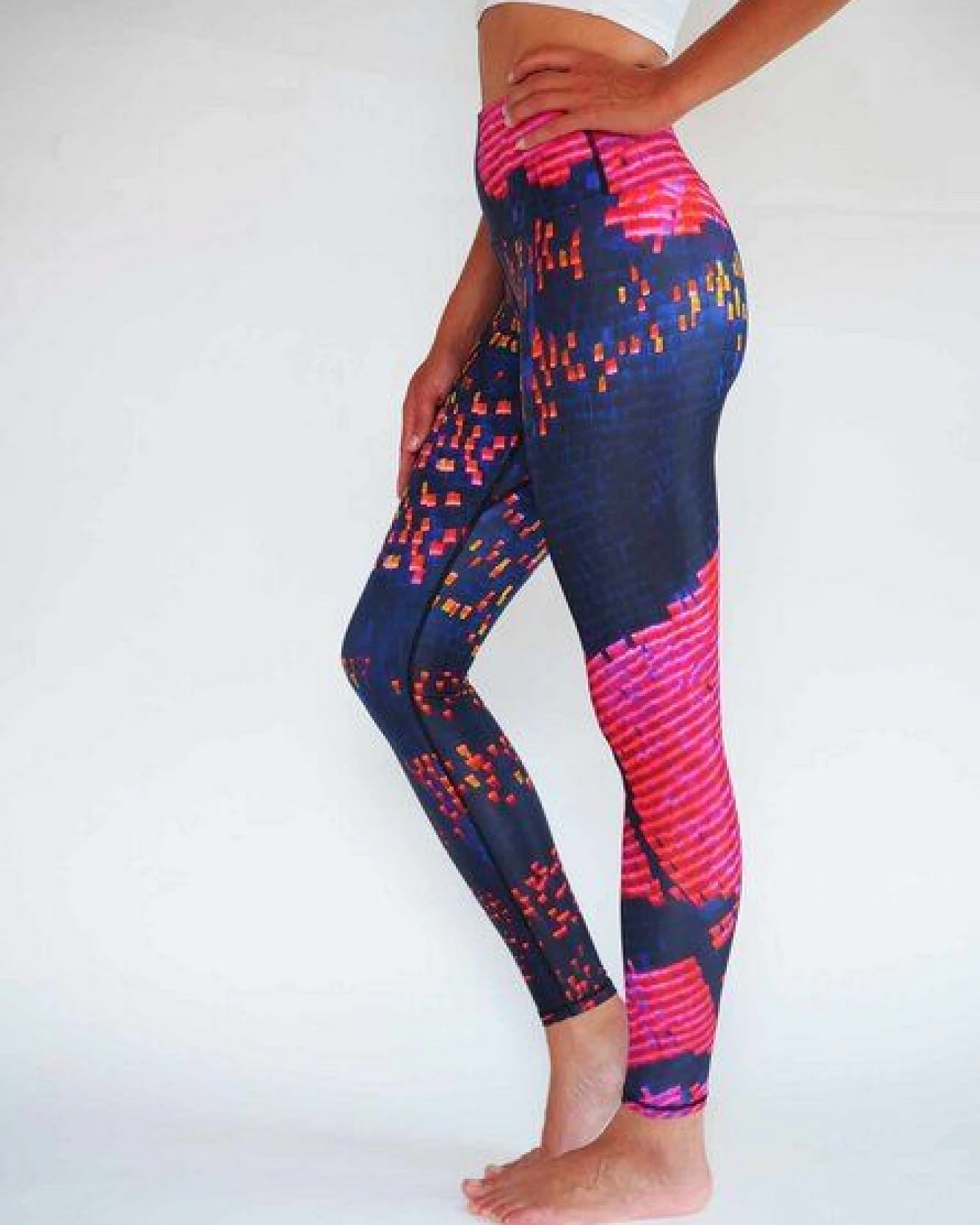 Arctic Flamingo Bunte Yoga Leggings TECHNO BIRD aus ECONYL® regeneriertem Nylon – Ansicht 2