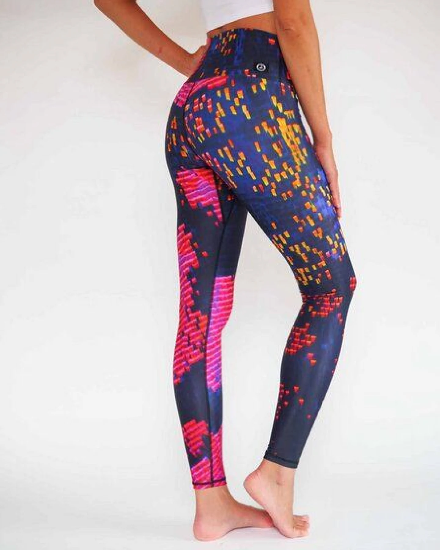Arctic Flamingo Bunte Yoga Leggings TECHNO BIRD aus ECONYL® regeneriertem Nylon – Ansicht 4
