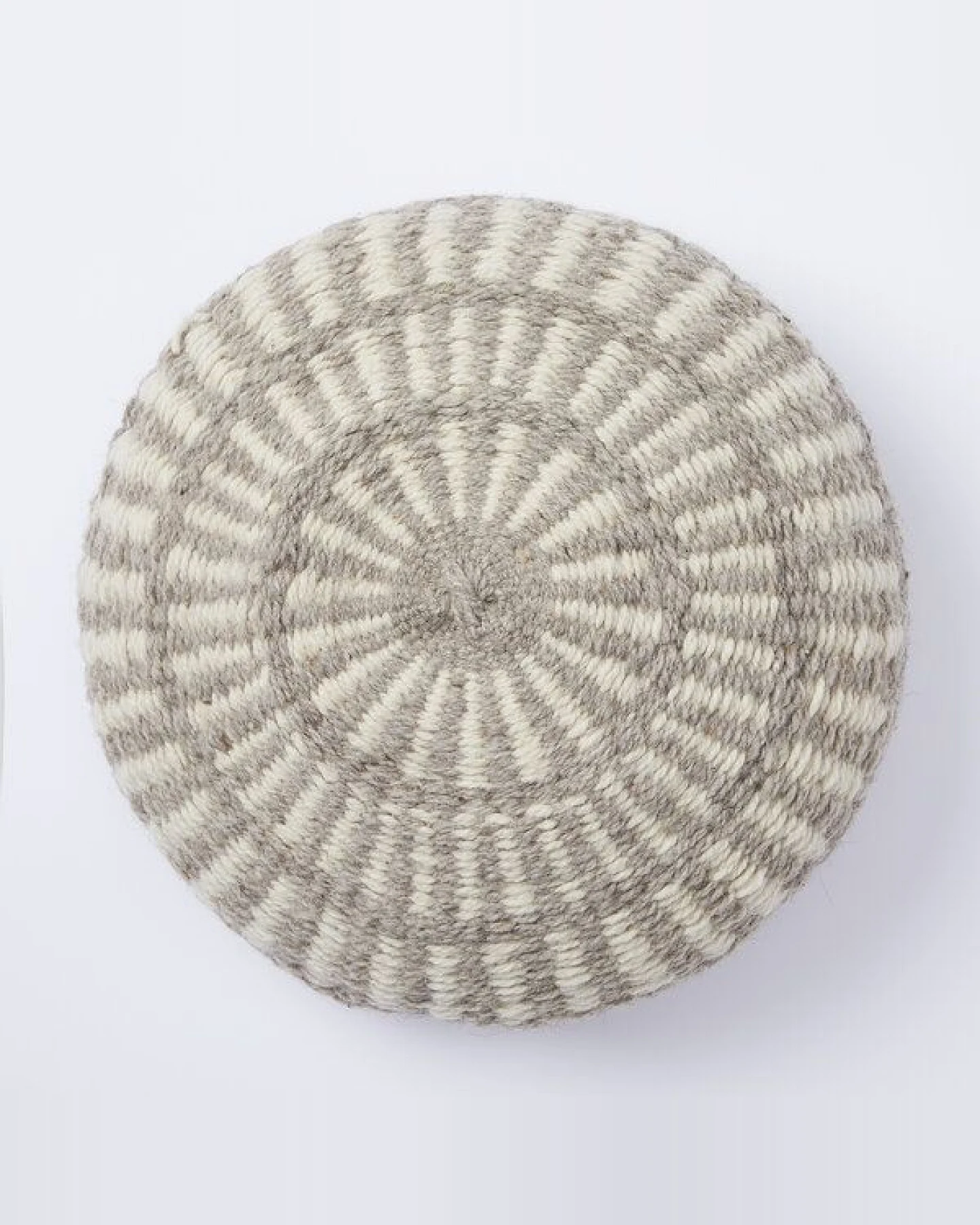 By Native Kissen Salta Large, 100% Schurwolle, mulesingfrei, Naturweiß & Grau – Ansicht 2
