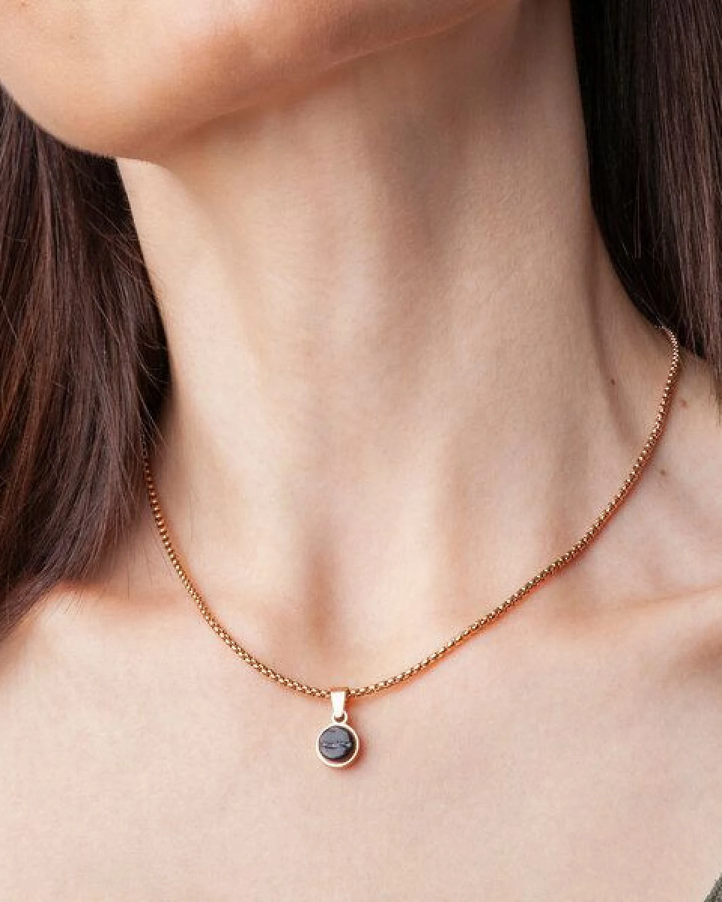 ALEXASCHA Kurze Kette mit Anhänger – Ansicht 2